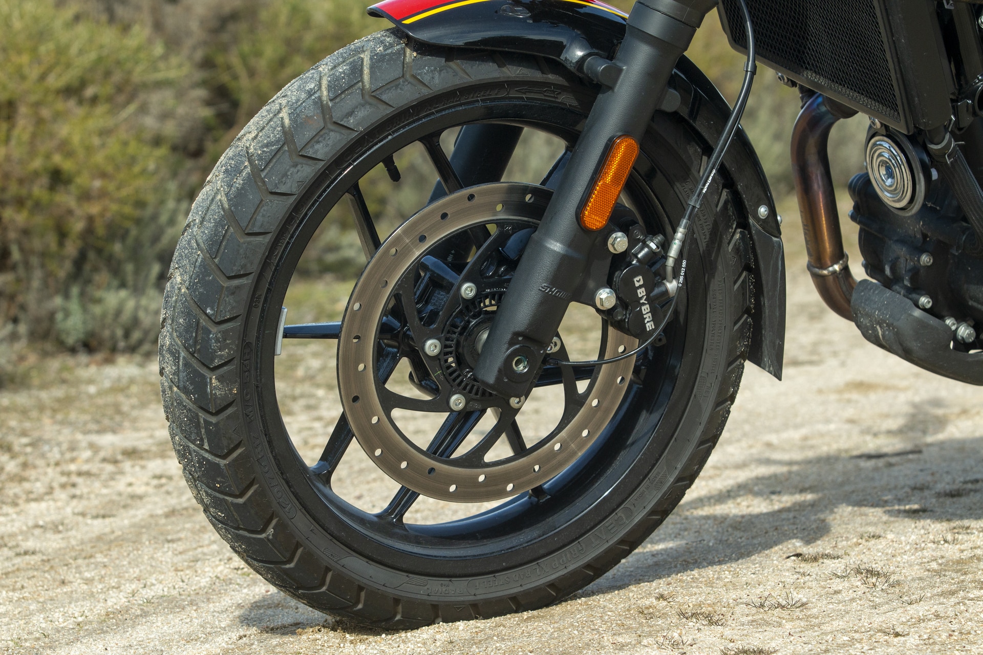 Comparativa Triumph Speed 400 vs Royal Enfield Guerrilla 450