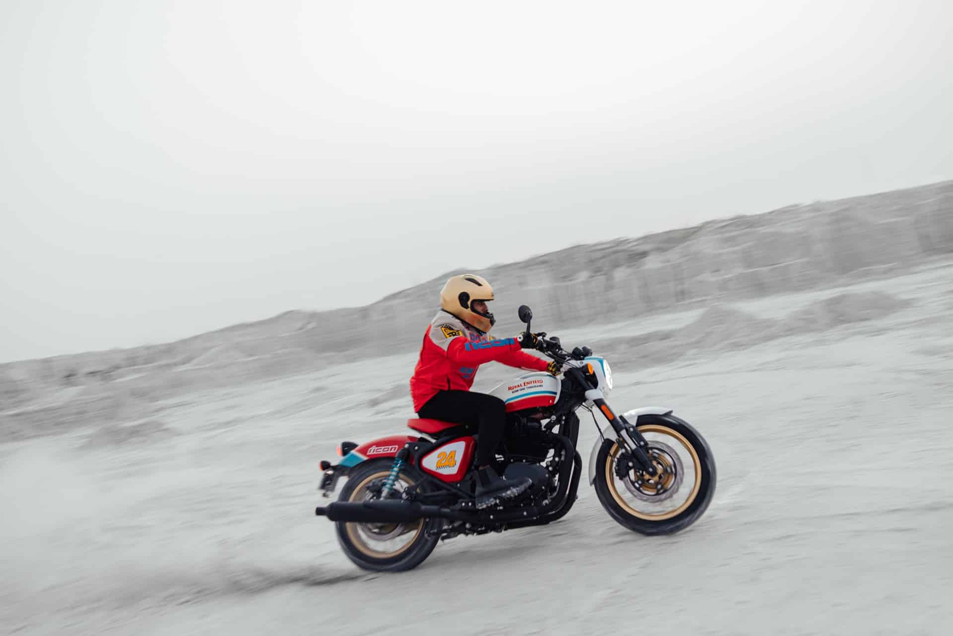 Royal Enfield presenta su nueva Shotgun 650 x Icon Motosports de edición limitada