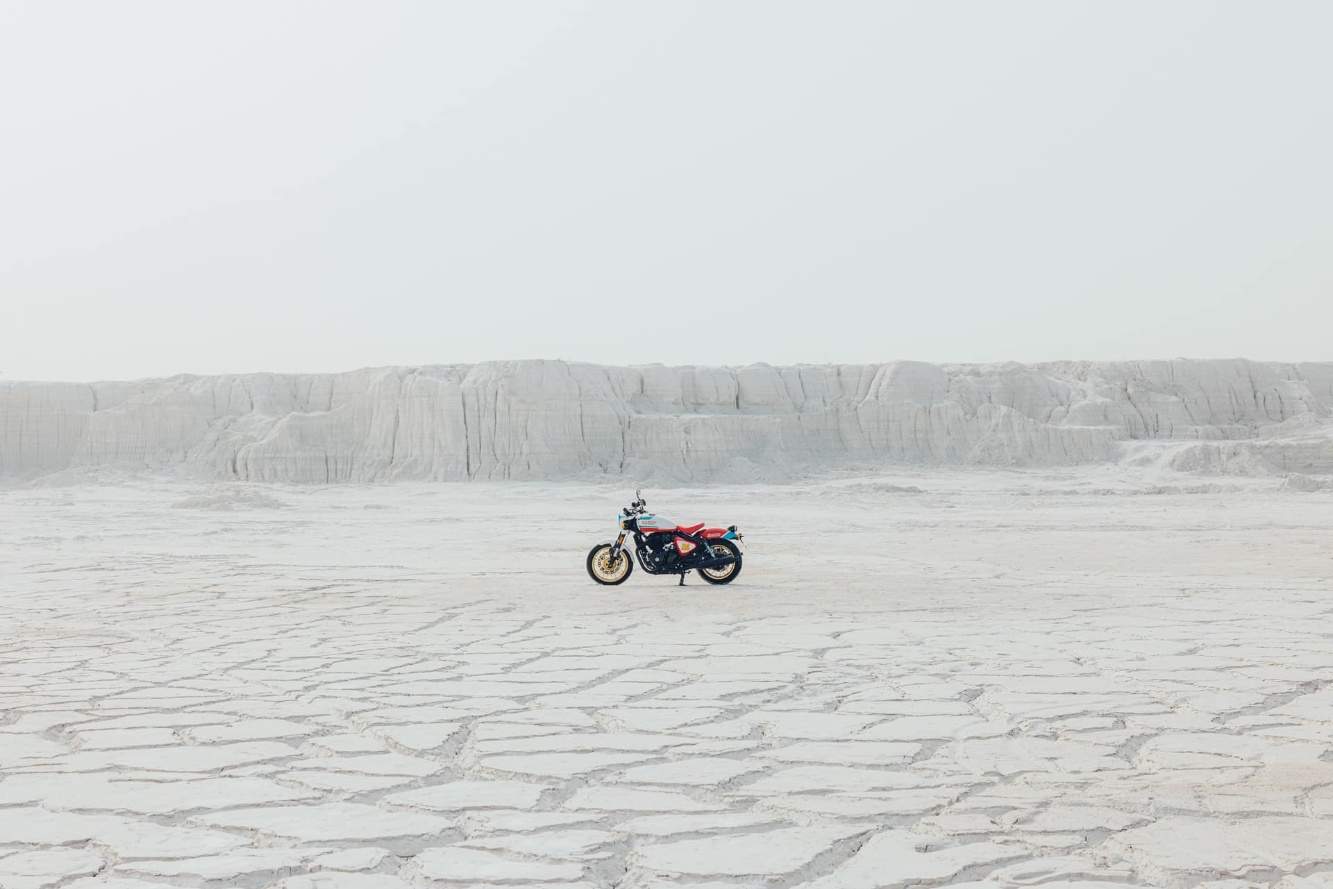 Royal Enfield presenta su nueva Shotgun 650 x Icon Motosports de edición limitada