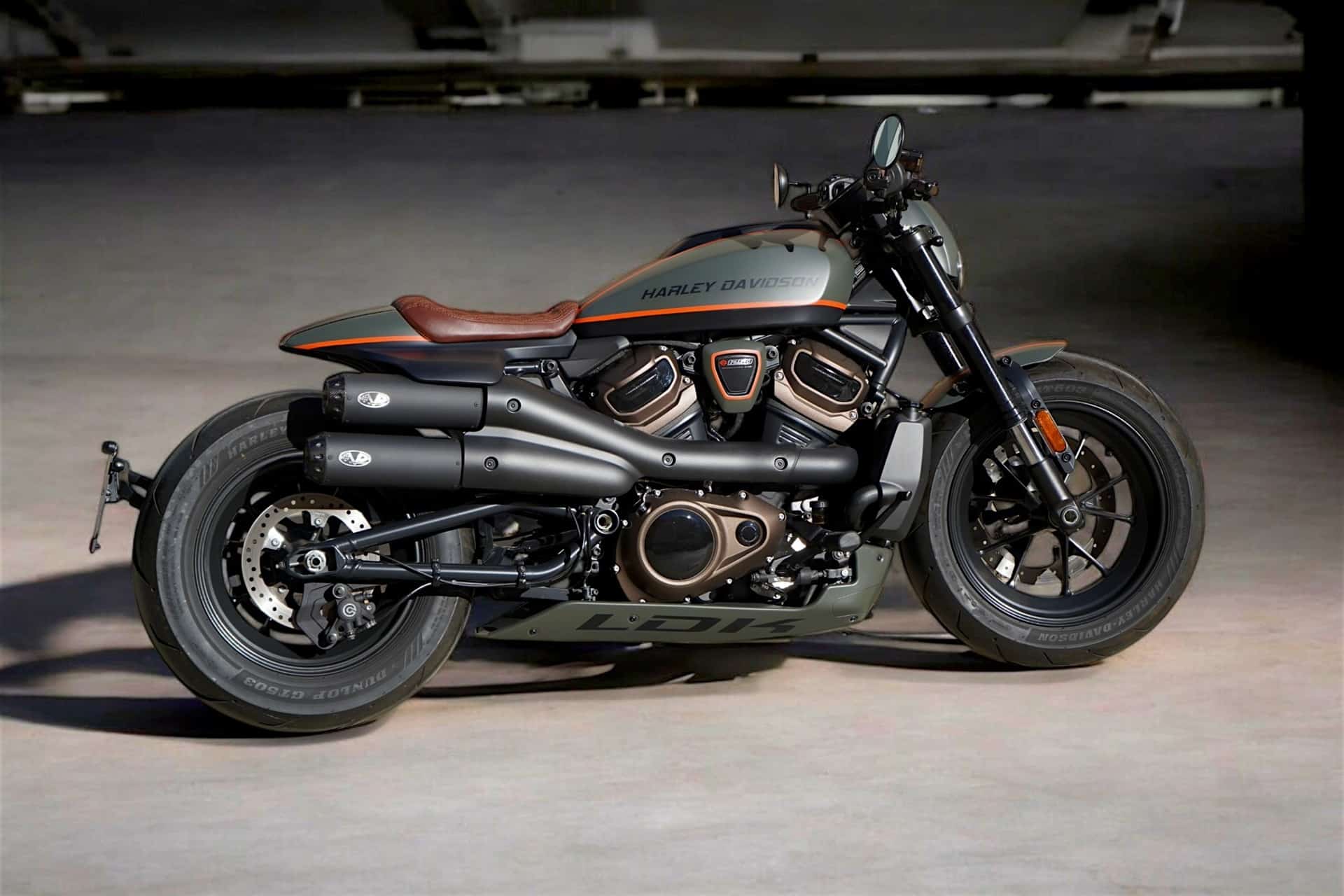 Antonio Orozco estrena su flamante Sportster 1250 S customizada por el equipo de LDK