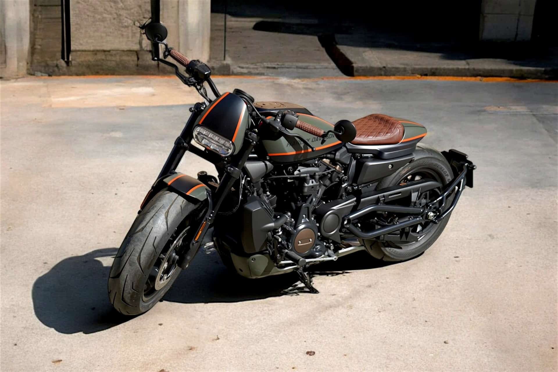 Antonio Orozco estrena su flamante Sportster 1250 S customizada por el equipo de LDK