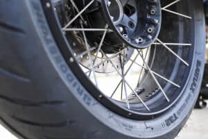 Neumáticos de moto falsos