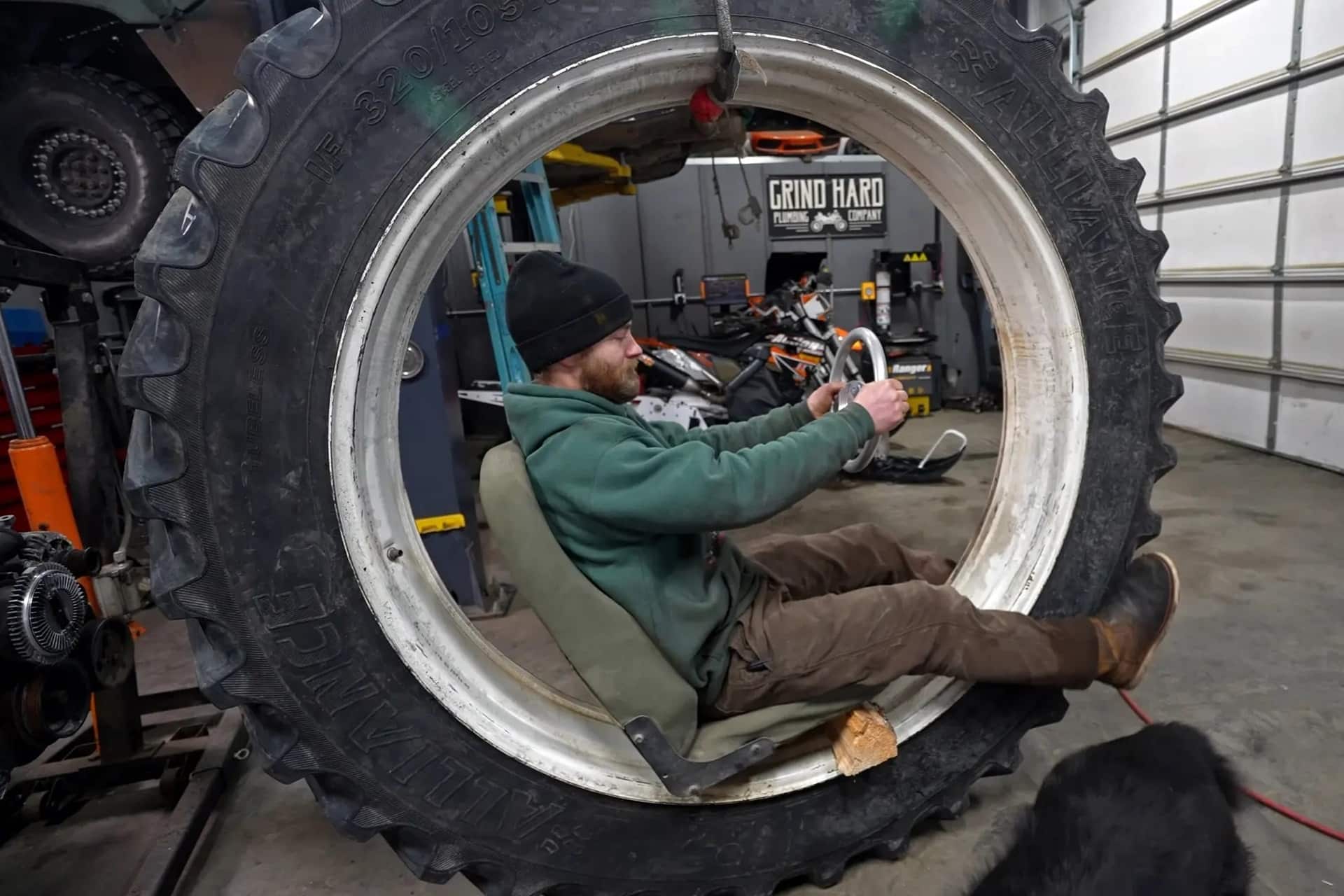 Los chicos de Grind Hard Plumbing nos presentan su nuevo proyecto... Bizarro es poco