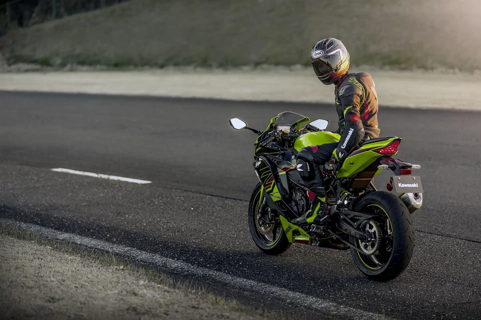 Kawasaki anuncia la disponibilidad de la Ninja ZX-4R en versión A2