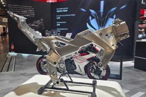 ¿Una Diavel tricilíndrica?... No, es la nueva Zontes 703 V