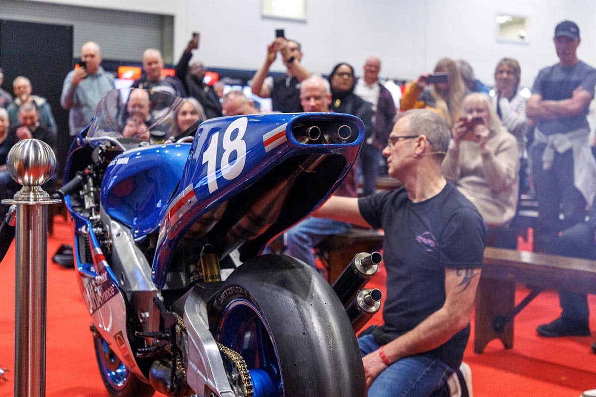 Los aficionados disfrutaron de ella en el Devitt Insurance MCN London Motorcyle Show