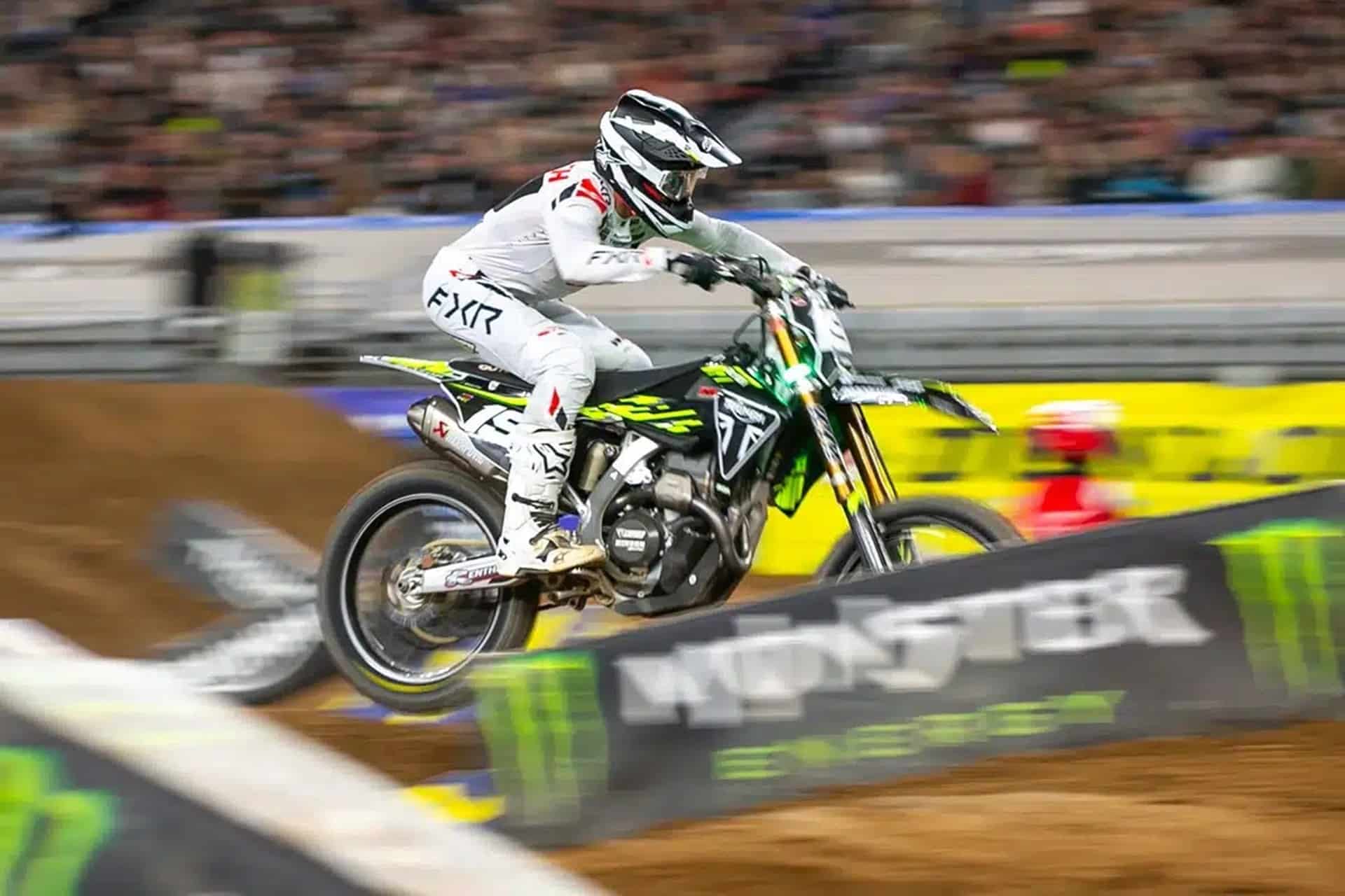 Triumph Motorcycles ficha a Sam Sunderland como embajador oficial de la marca