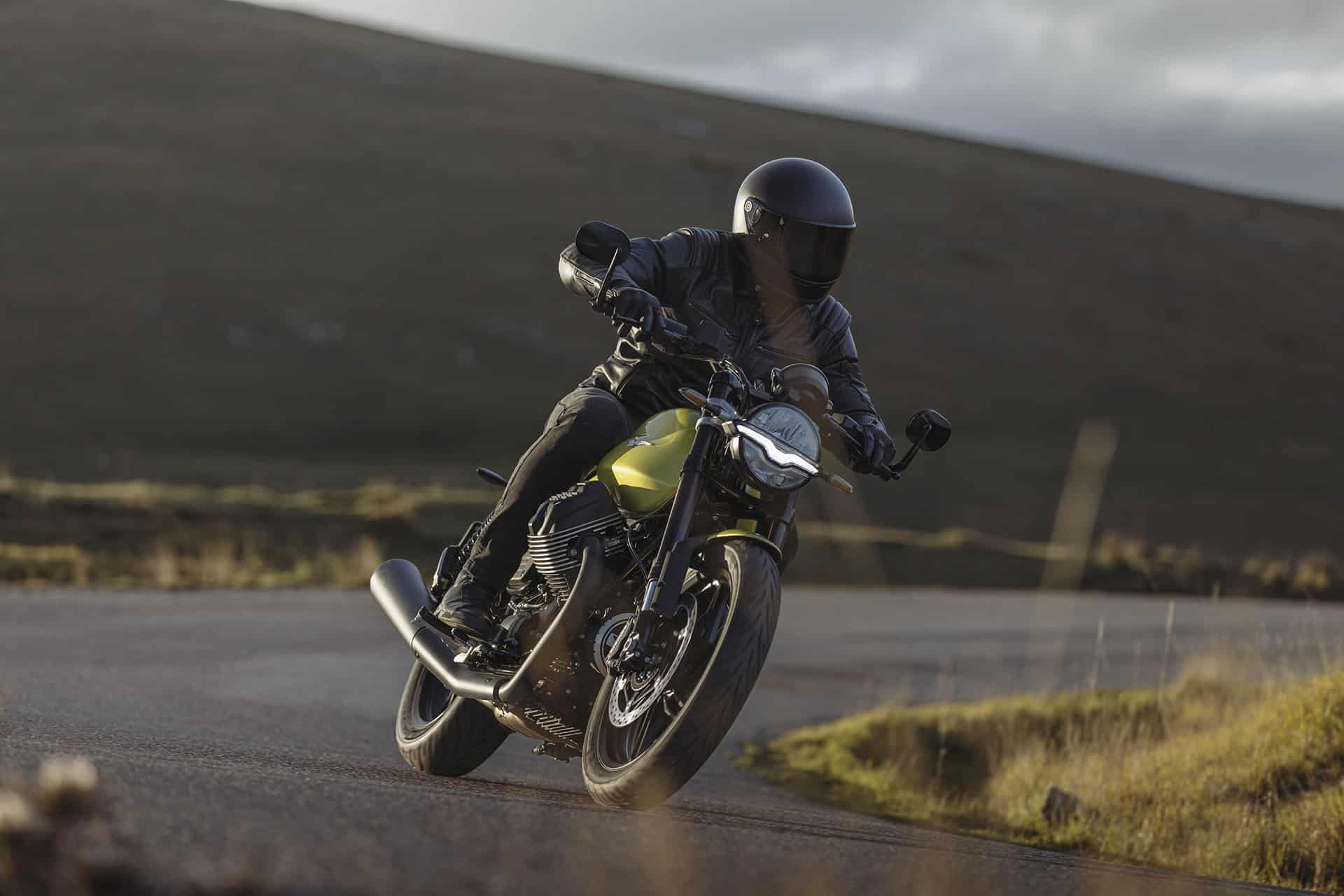 Las nuevas Aprilia Tuono 457 y Moto Guzzi V7 Sport 2025 ya disponibles online