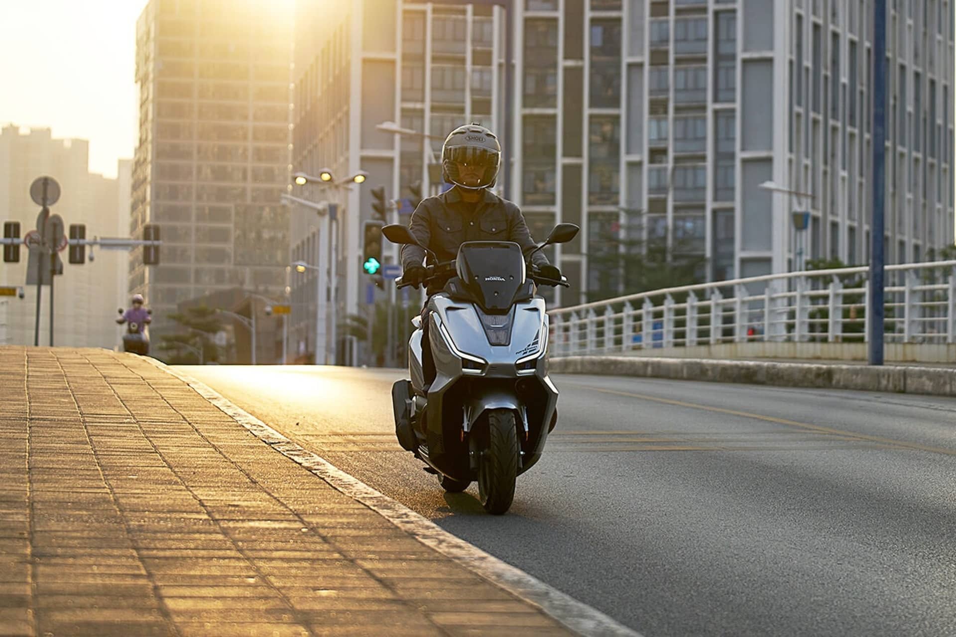 Honda lanza su nuevo NGW150: Estilo deportivo y máximo equipamiento para los desplazamientos diarios