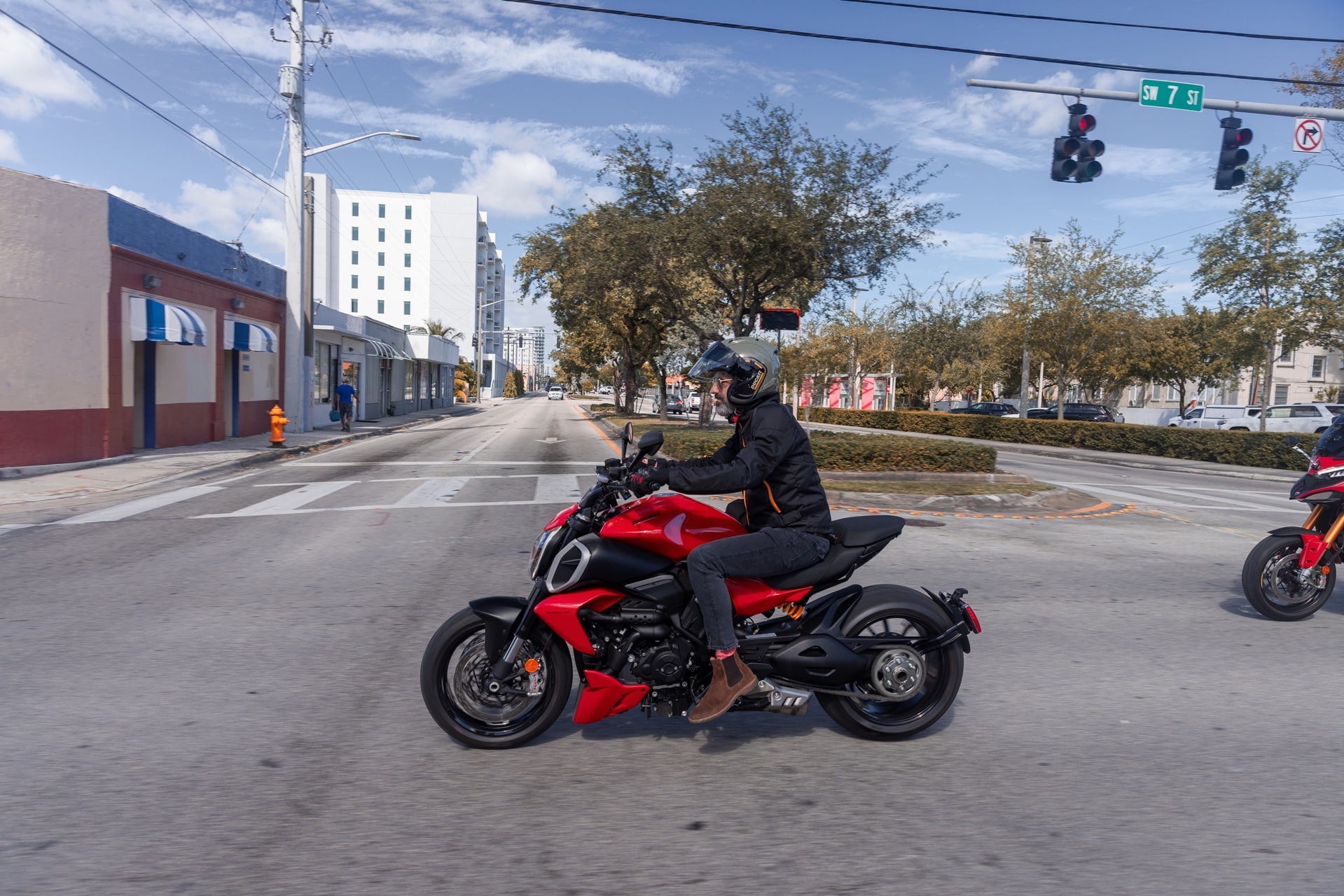 "Food & Ride in Miami", un viaje culinario con la Ducati Diavel V4 en el papel de protagonista