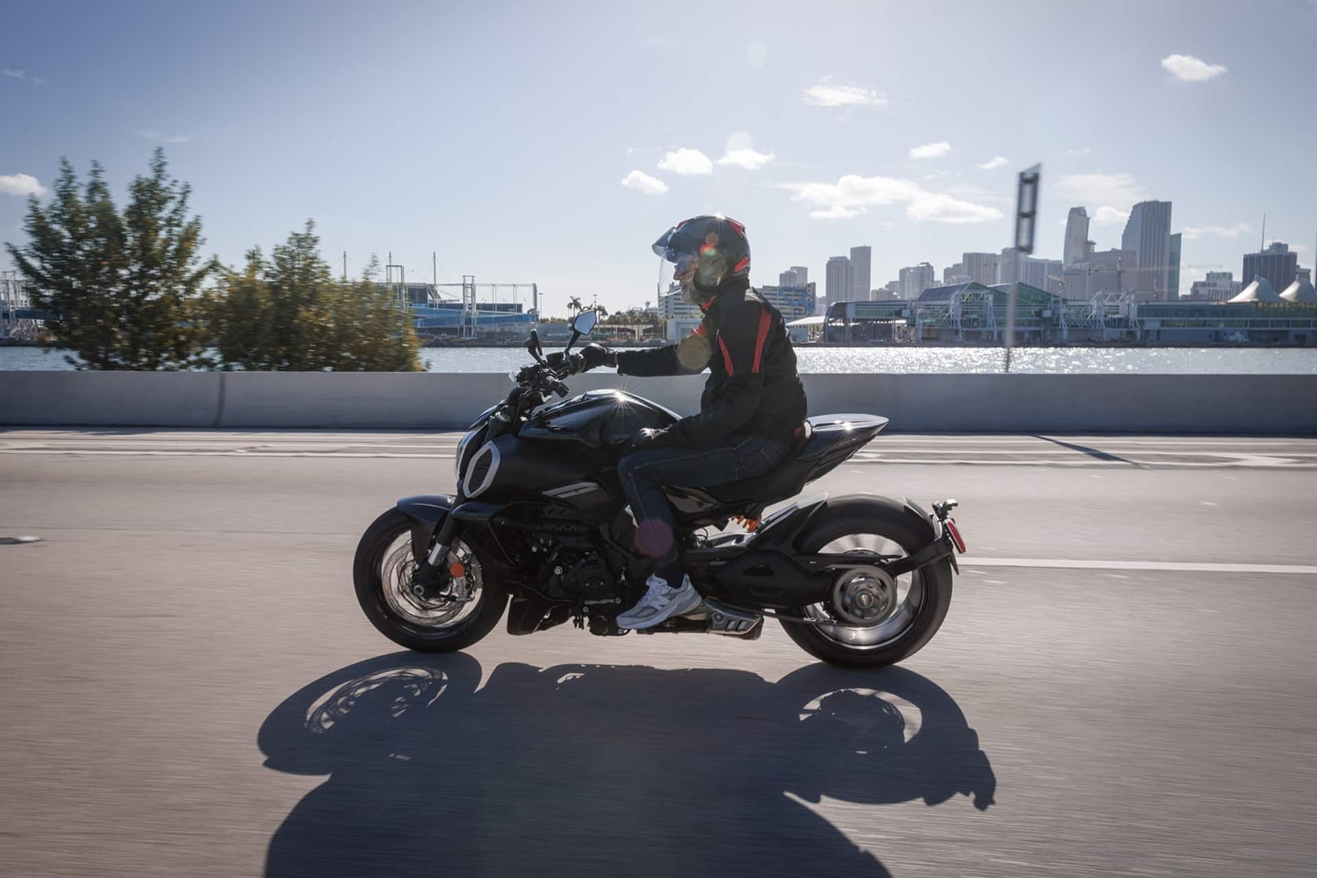 "Food & Ride in Miami", un viaje culinario con la Ducati Diavel V4 en el papel de protagonista