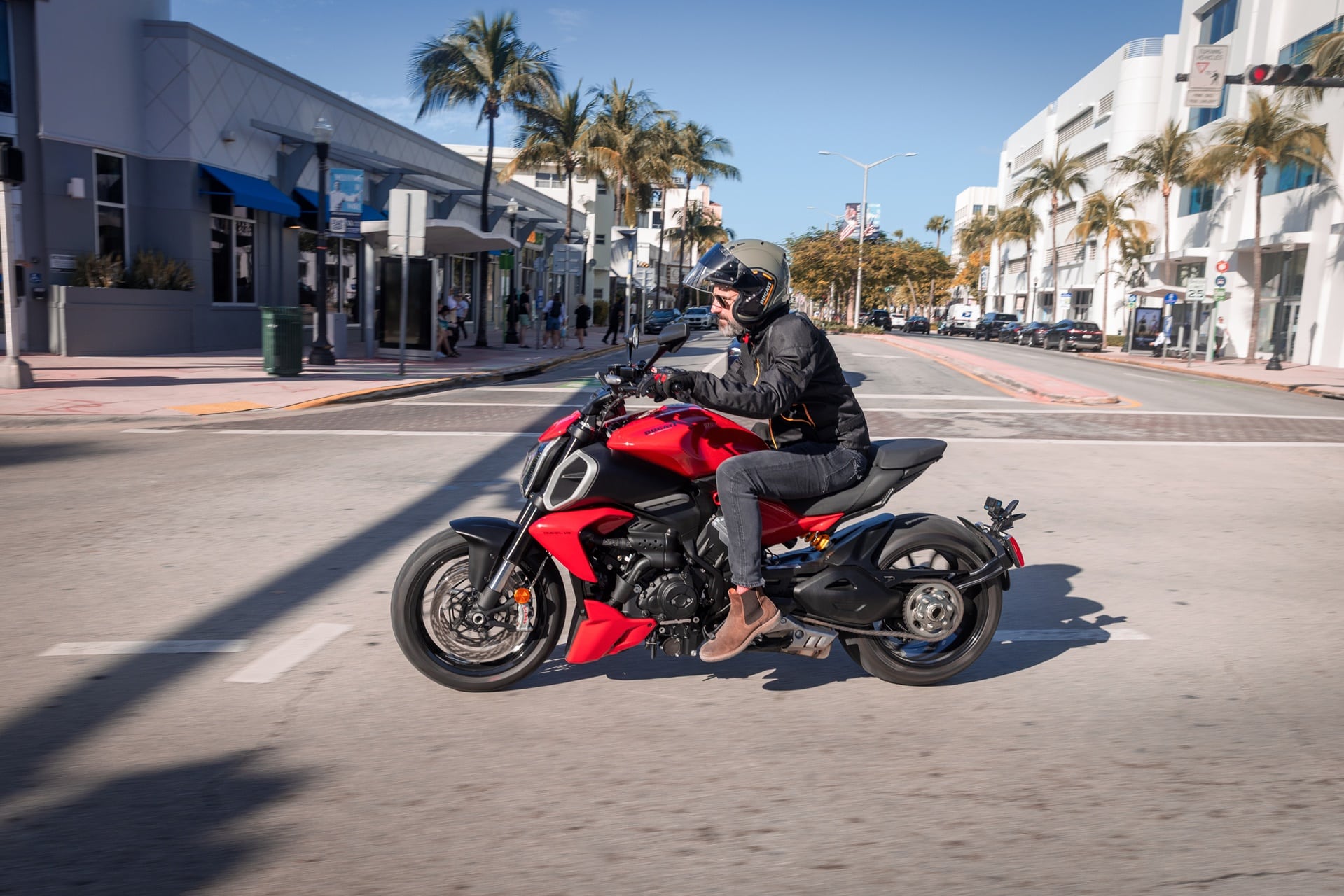 "Food & Ride in Miami", un viaje culinario con la Ducati Diavel V4 en el papel de protagonista