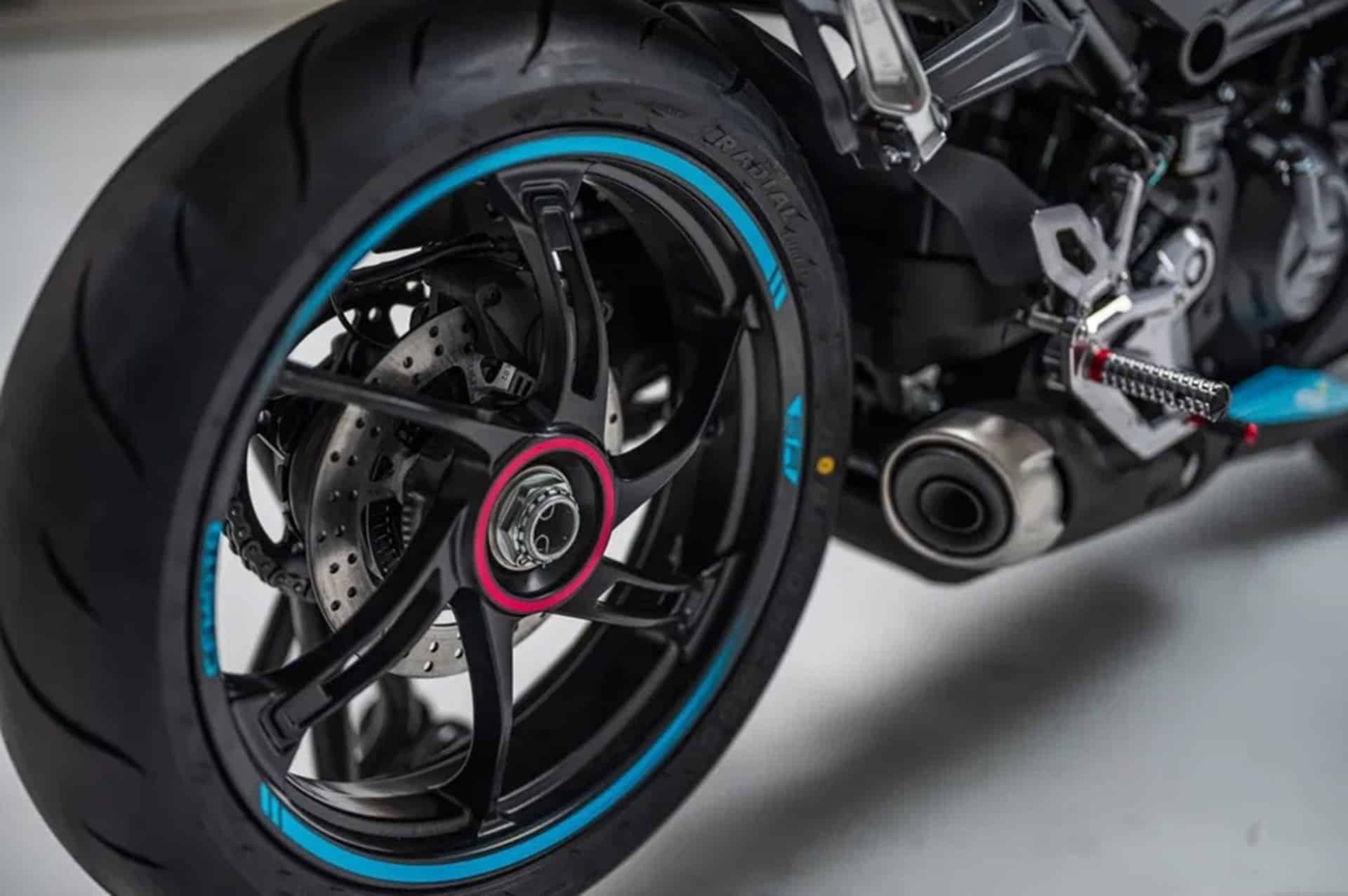 CFMoto conmemora su reciente Mundial de Moto3 con la nueva 450 SR S Aspar Replica de edición limitada