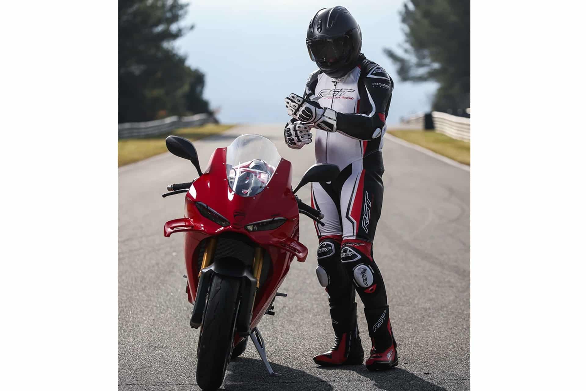 RST nos ofrece su colección de equipamiento 2025 para pilotar con absoluta confianza y seguridad