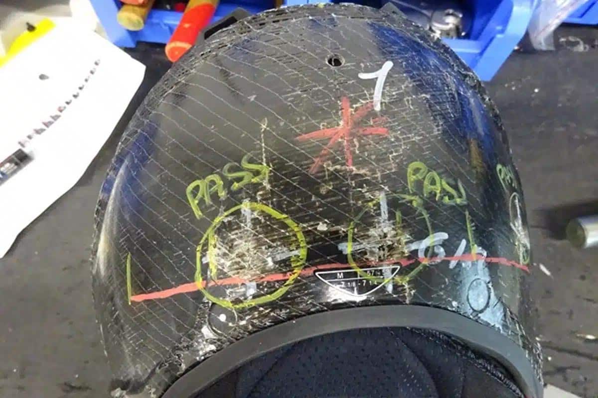 Independientemente del material, antes o después el casco caduca