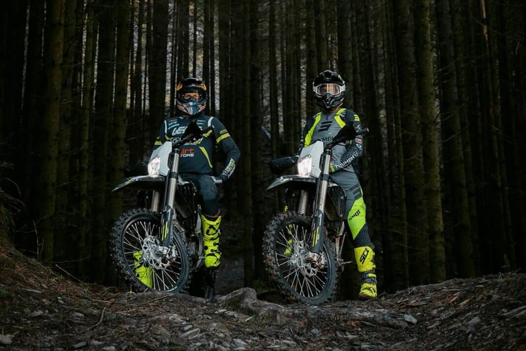 Los nuevos modelos enduro 250 y 450 de Triumph se exhiben ante la cámara por primera vez