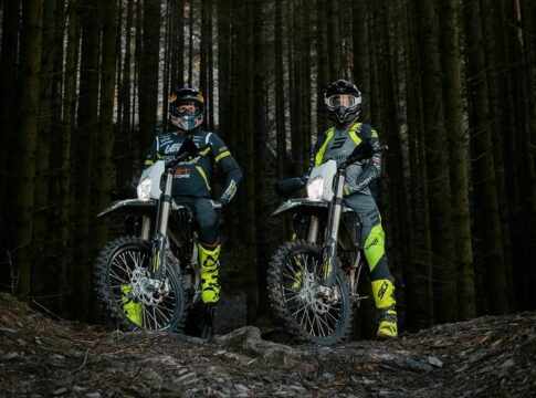 Los nuevos modelos enduro 250 y 450 de Triumph se exhiben ante la cámara por primera vez