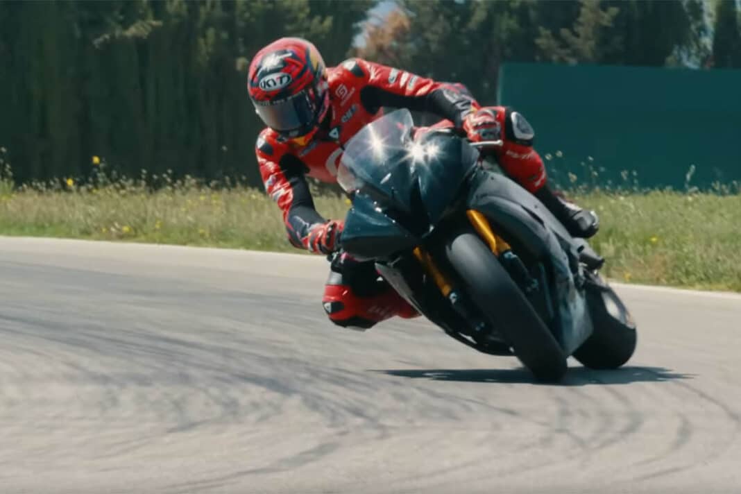 Cuando veas cómo entrena un piloto de MotoGP en un karting con una R6 te va a estallar la cabeza