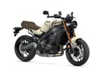 La Yamaha XSR900 realza su estilo con el nuevo esquema de color "Ceramic Ivory White"