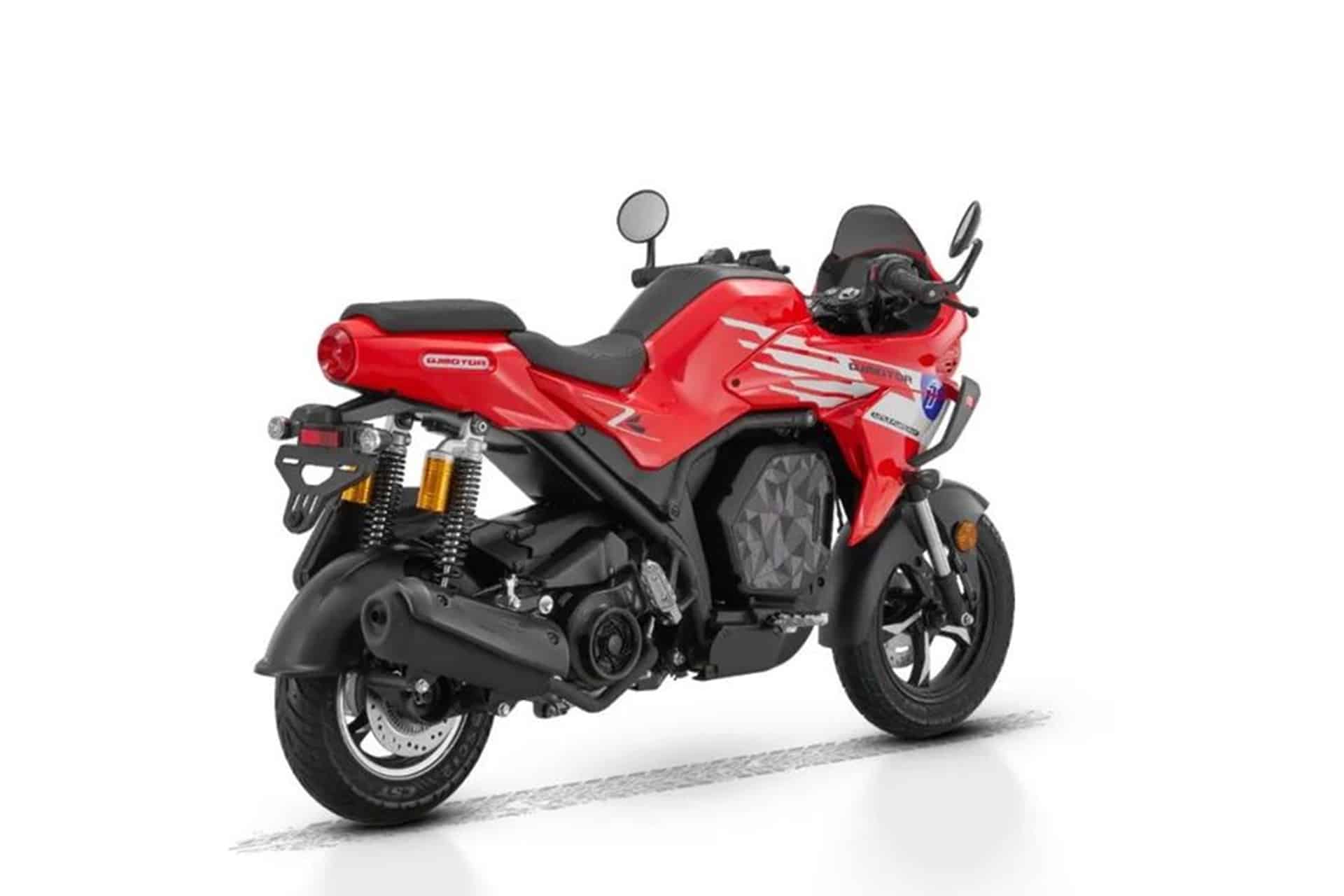QJMotor SRK 125 E: Estilo italiano y eficiencia asiática entre el tráfico urbano