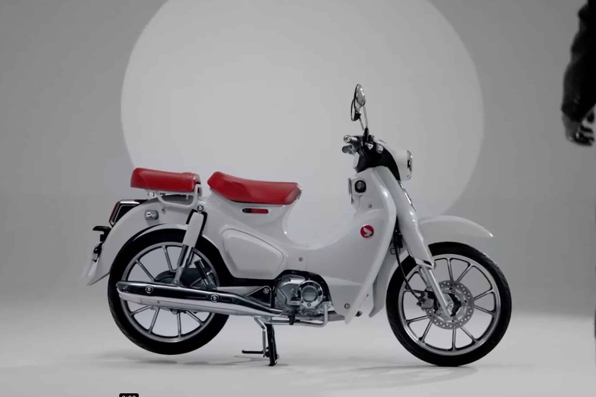 Honda lanza la edición especial "Craftpiece Custom" del icónico Super Cub C125