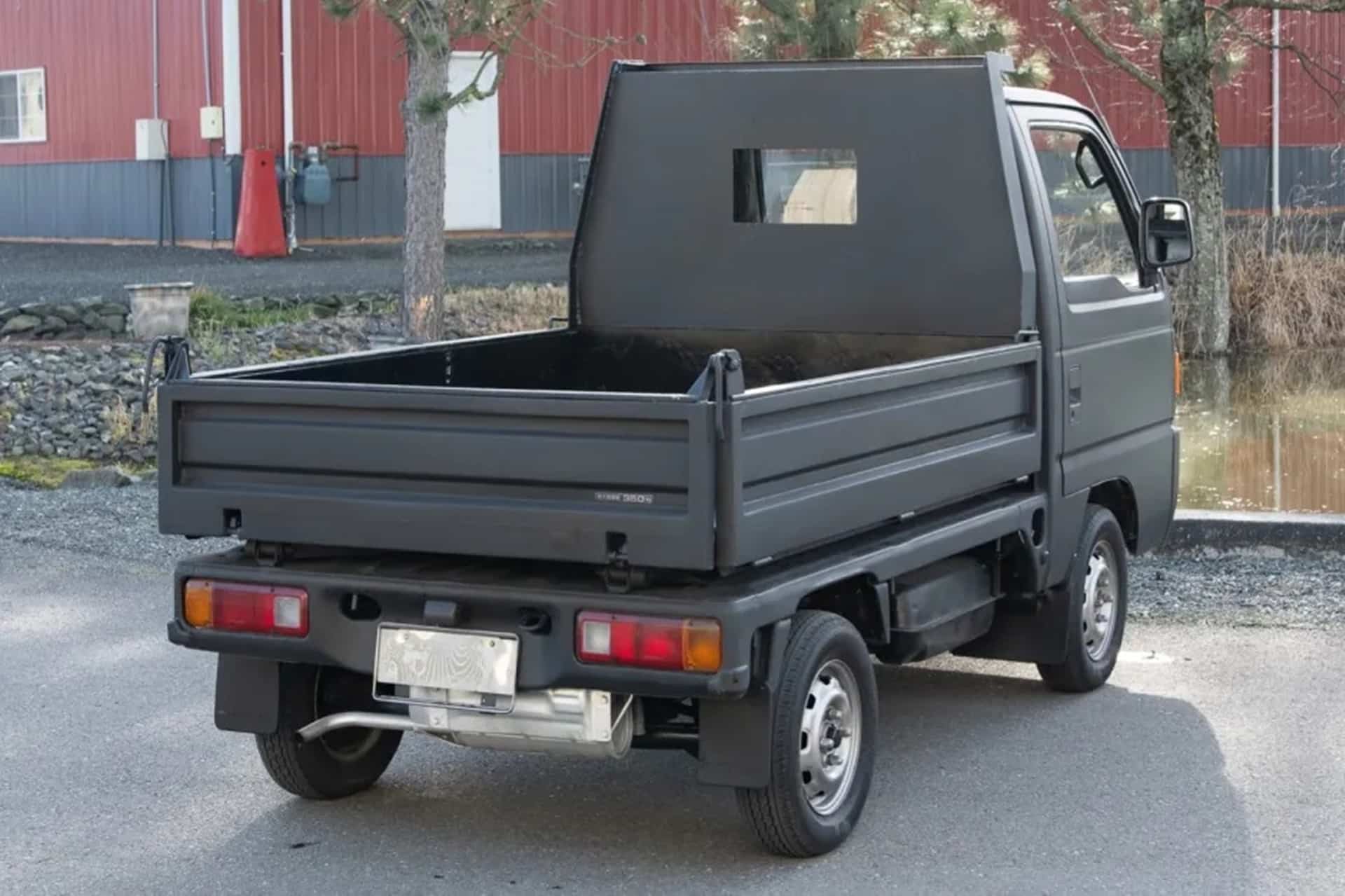 Si eres un verdadero amante de Honda, deberías de conocer este pack de camión volquete y minimoto que está a la venta