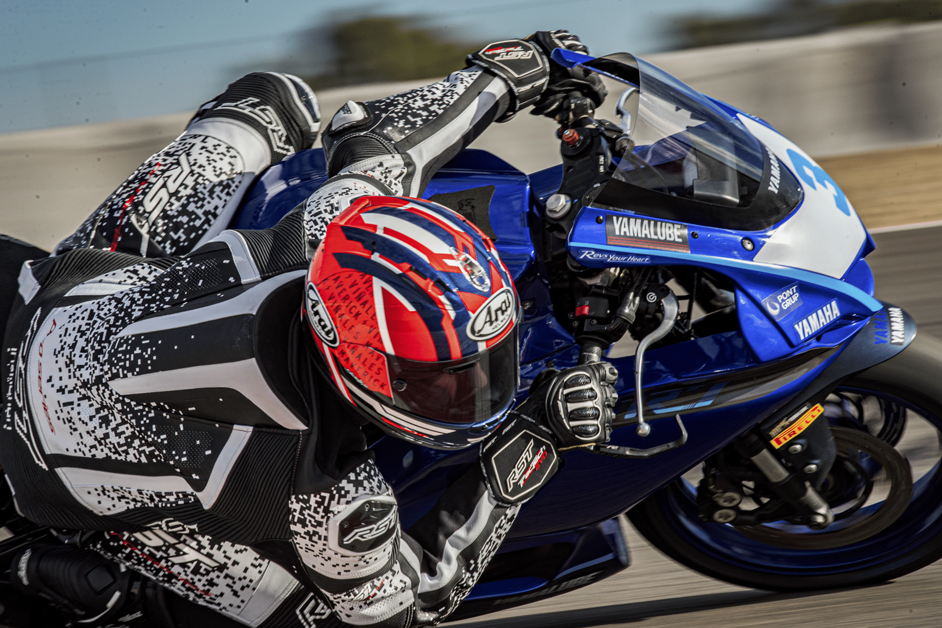 Arai RX-7V EVO Racing FIM 2: Marcando la diferencia dentro y fuera del circuito