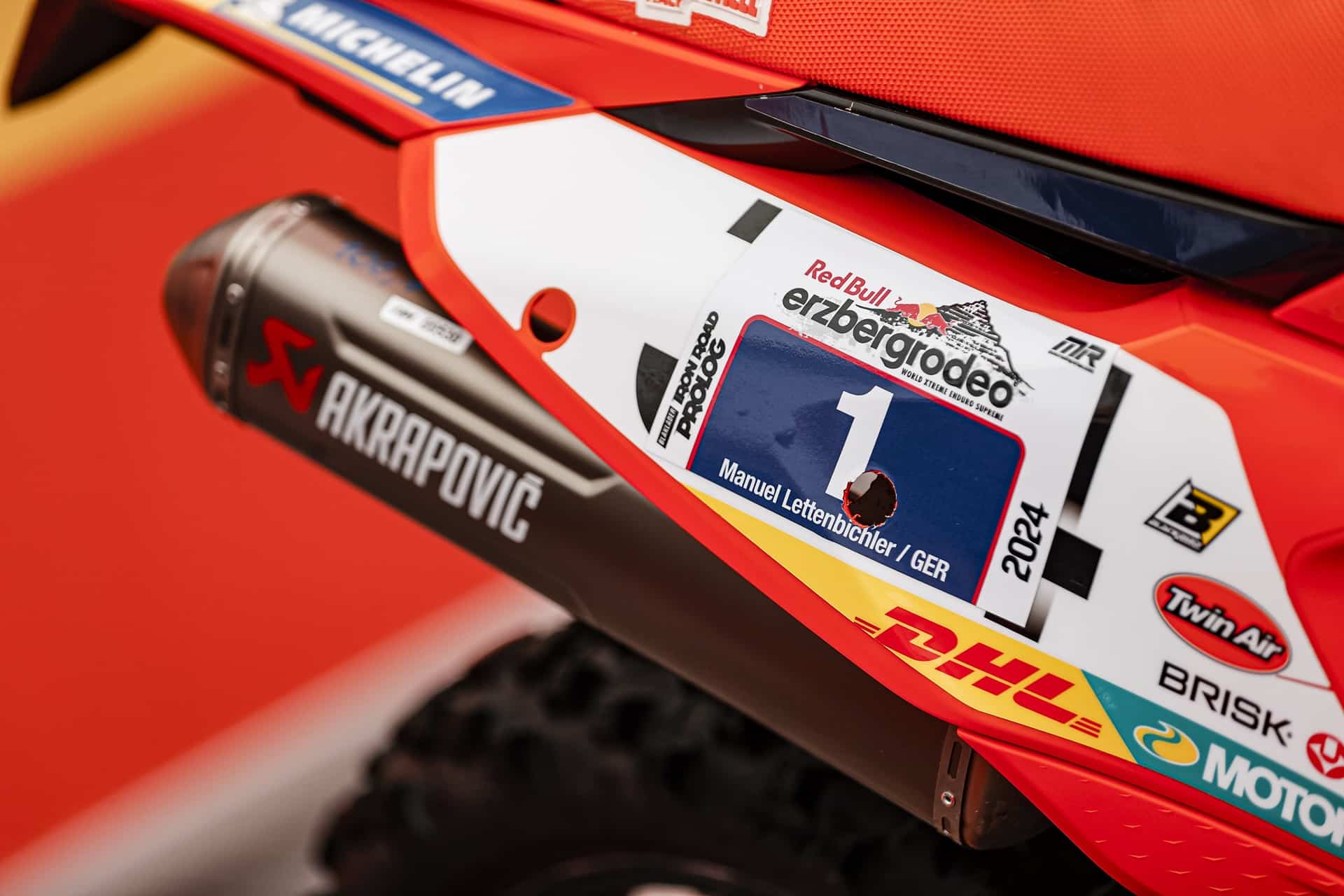 Por la compra de una una nueva KTM EXC 2025, podemos ganar una experiencia VIP en el Red Bull Erzbergrodeo 2025