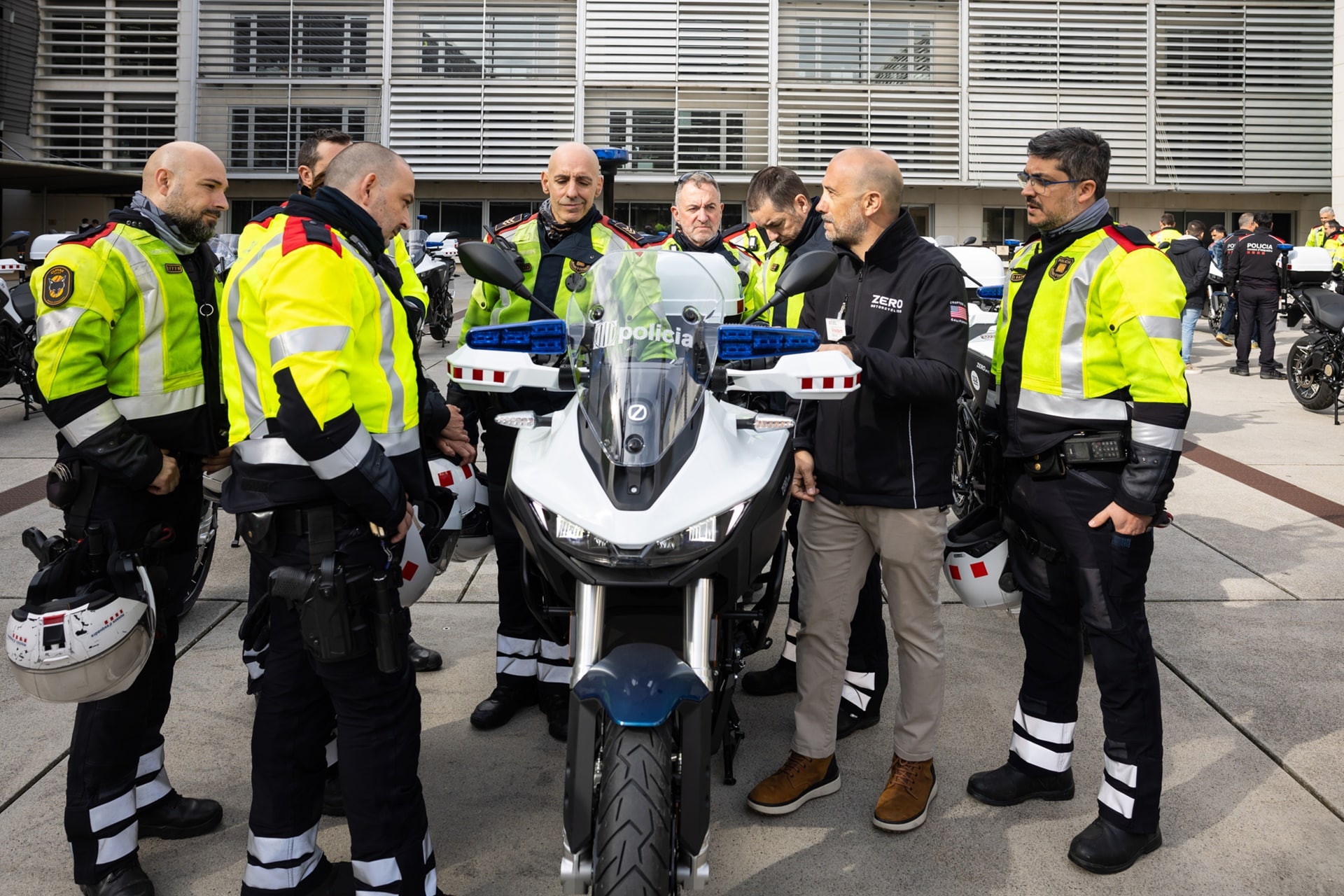 Los Mossos d'Esquadra incorporan 25 unidades de Zero DSR/X a su flota de vehículos