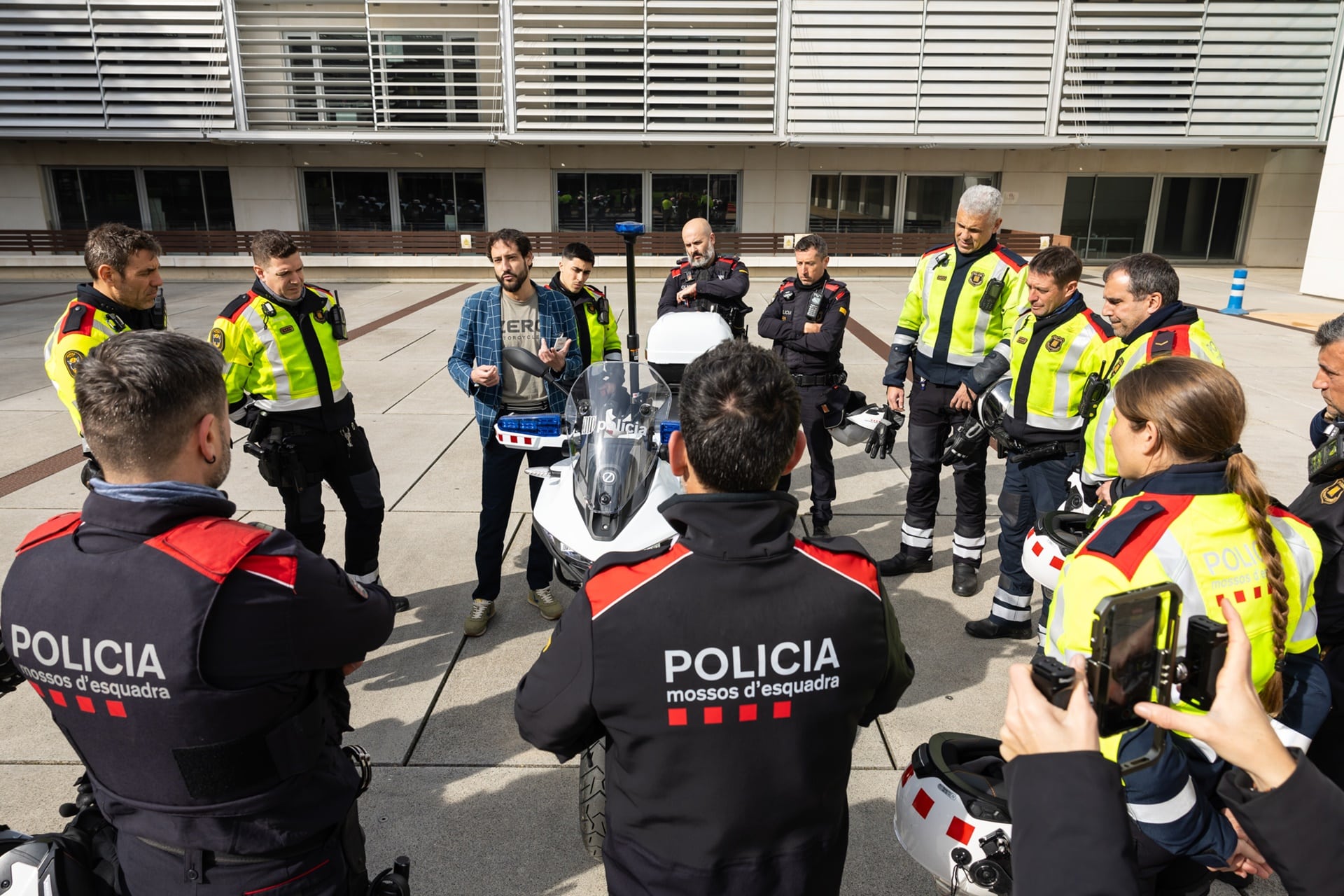 Los Mossos d'Esquadra incorporan 25 unidades de Zero DSR/X a su flota de vehículos