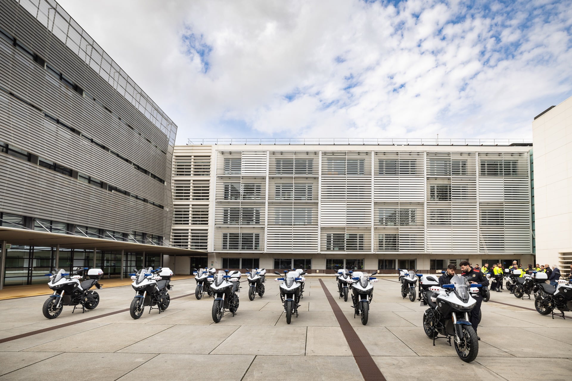 Los Mossos d'Esquadra incorporan 25 unidades de Zero DSR/X a su flota de vehículos