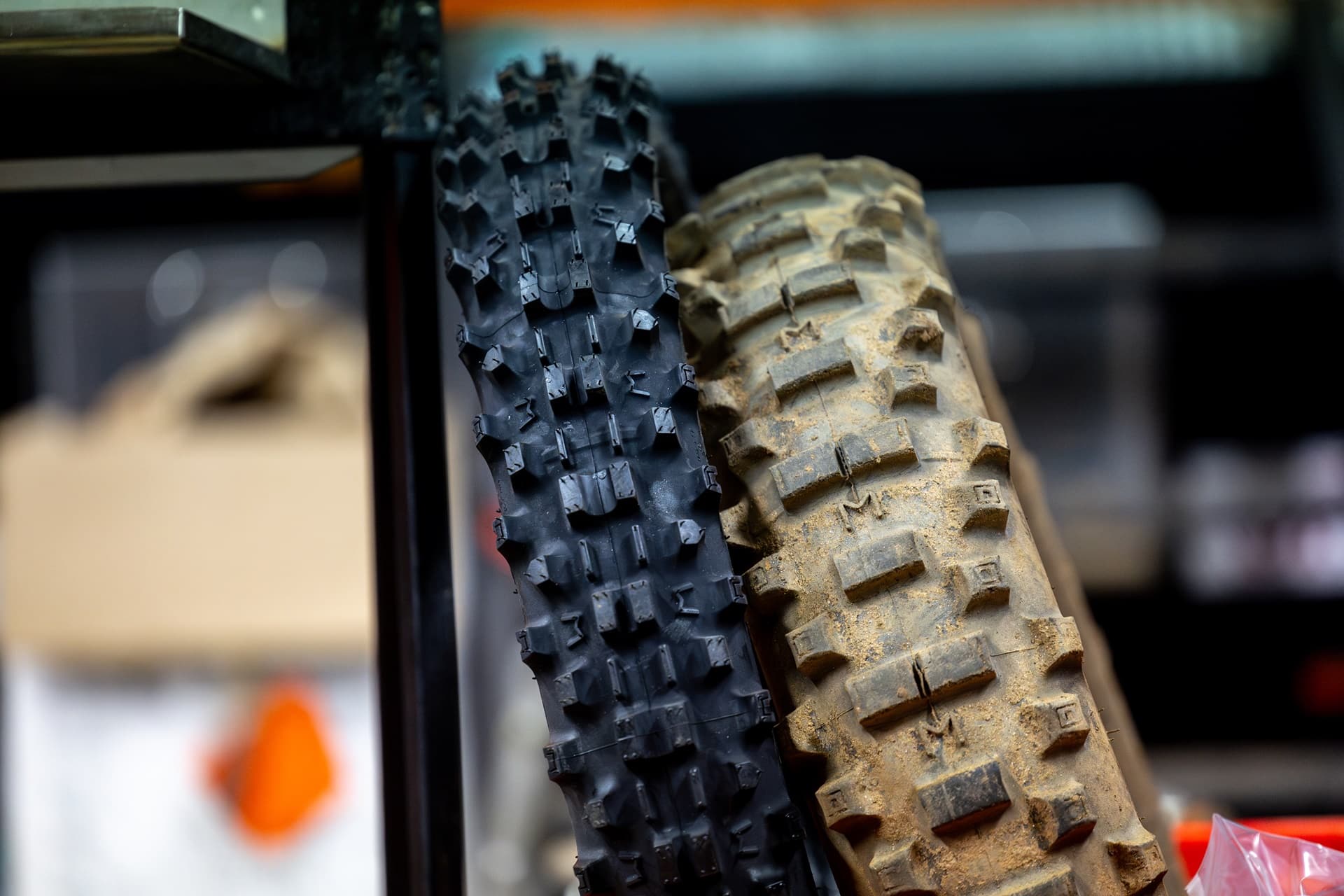 KTM y Husqvarna confirman sus packs de asistencia para clientes en los 6 DÍAS internacionales de enduro 2025