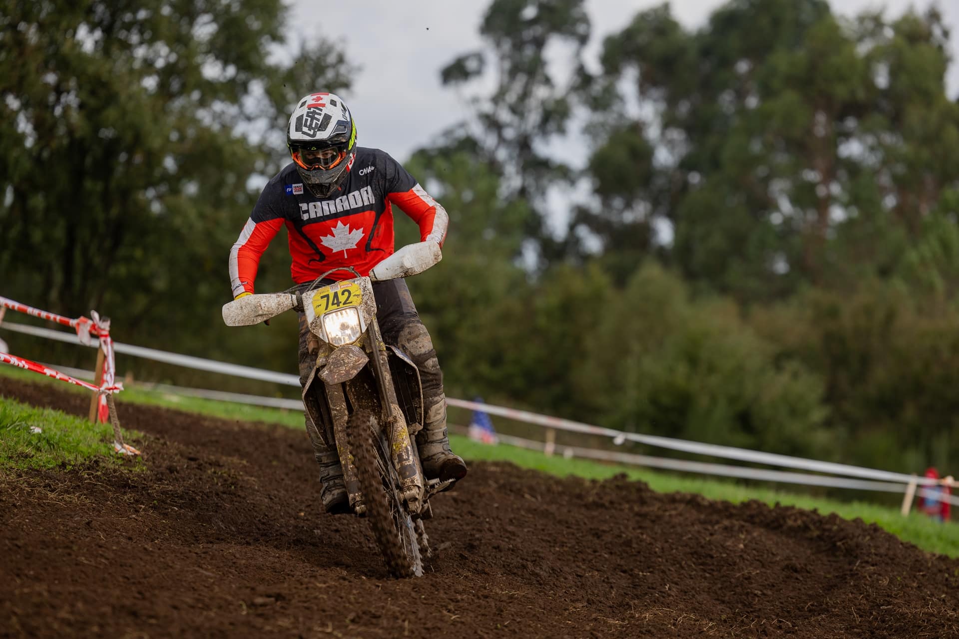 KTM y Husqvarna confirman sus packs de asistencia para clientes en los 6 DÍAS internacionales de enduro 2025
