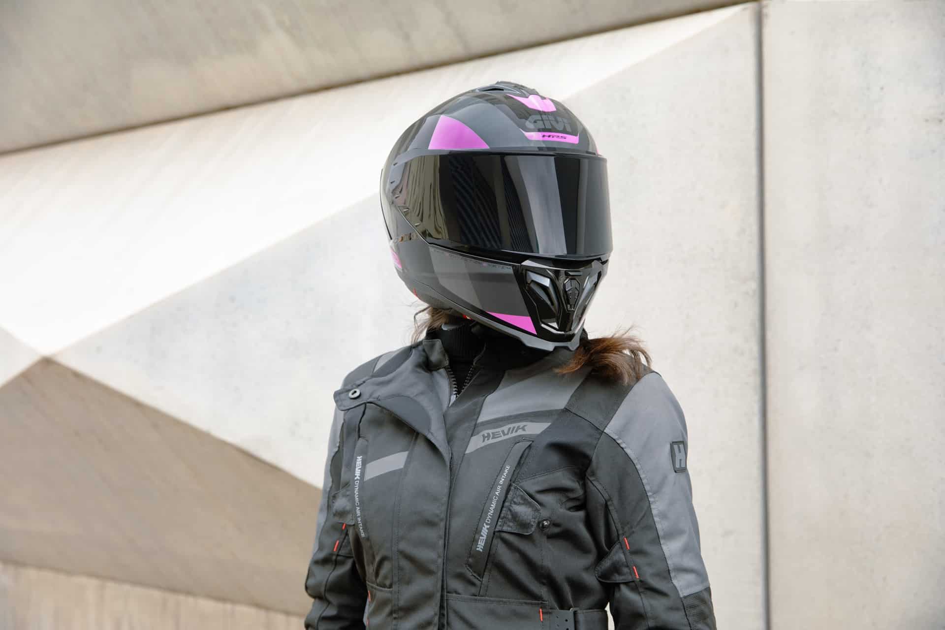 Nuevo caso GIVI 50.3, el integral diseñado para una experiencia de conducción segura y cómoda