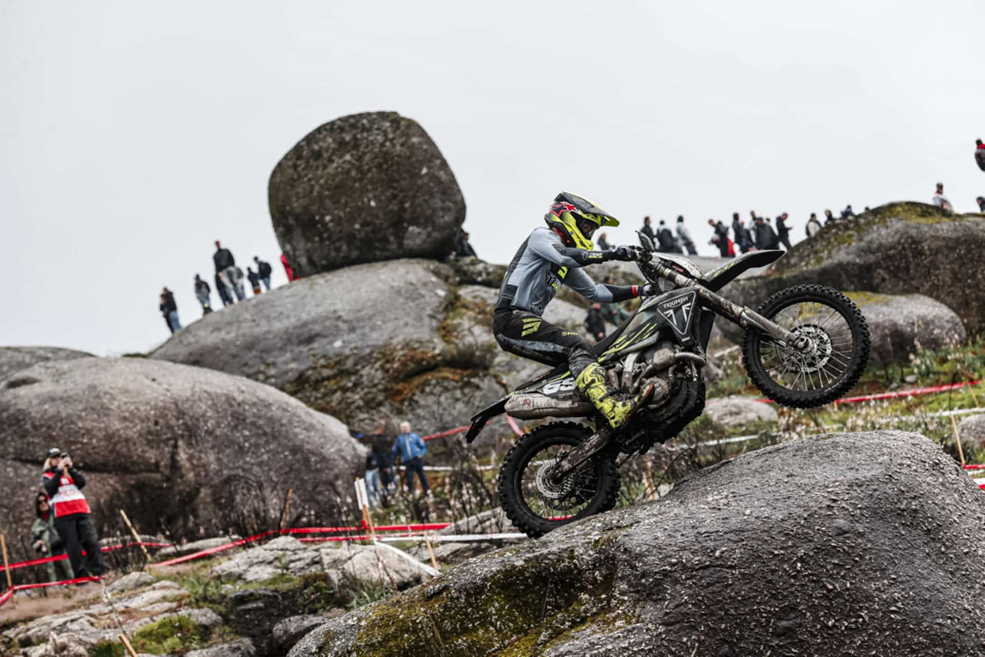 Las nuevas TF 250-E y TF 450-E de Triumph impresionan en su debut europeo