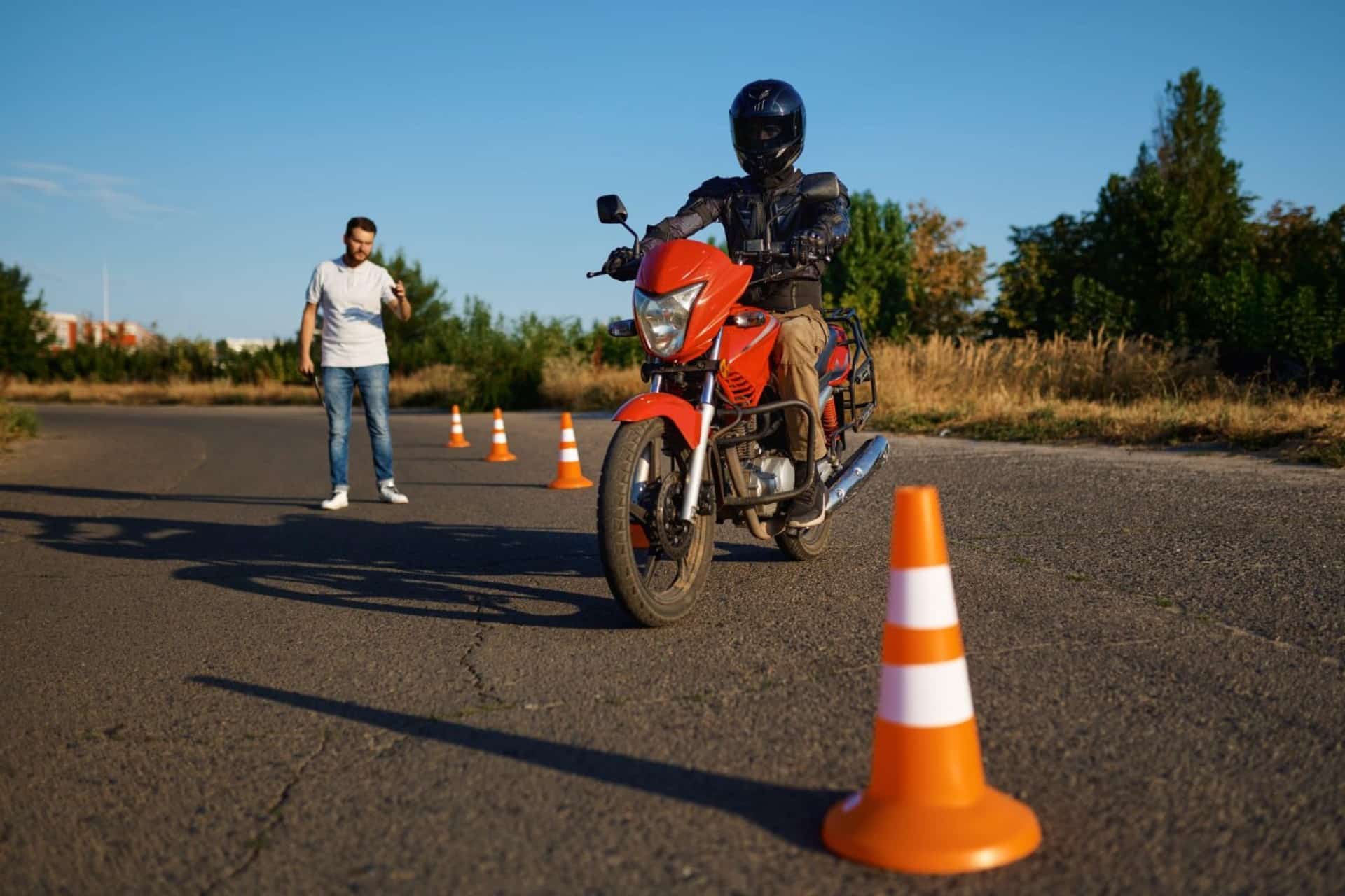 Qué exámenes de moto hay en 2025