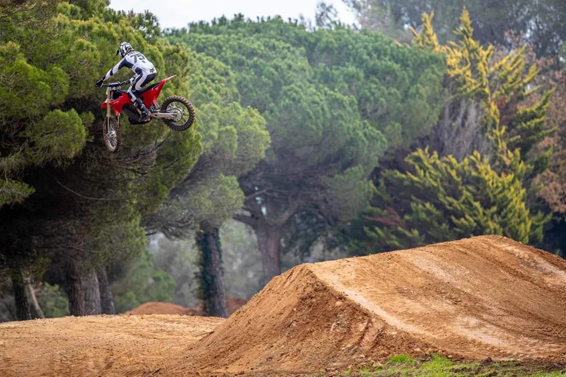 La organización de los X Games 2025 veta la participación de los modelos eléctricos de MX