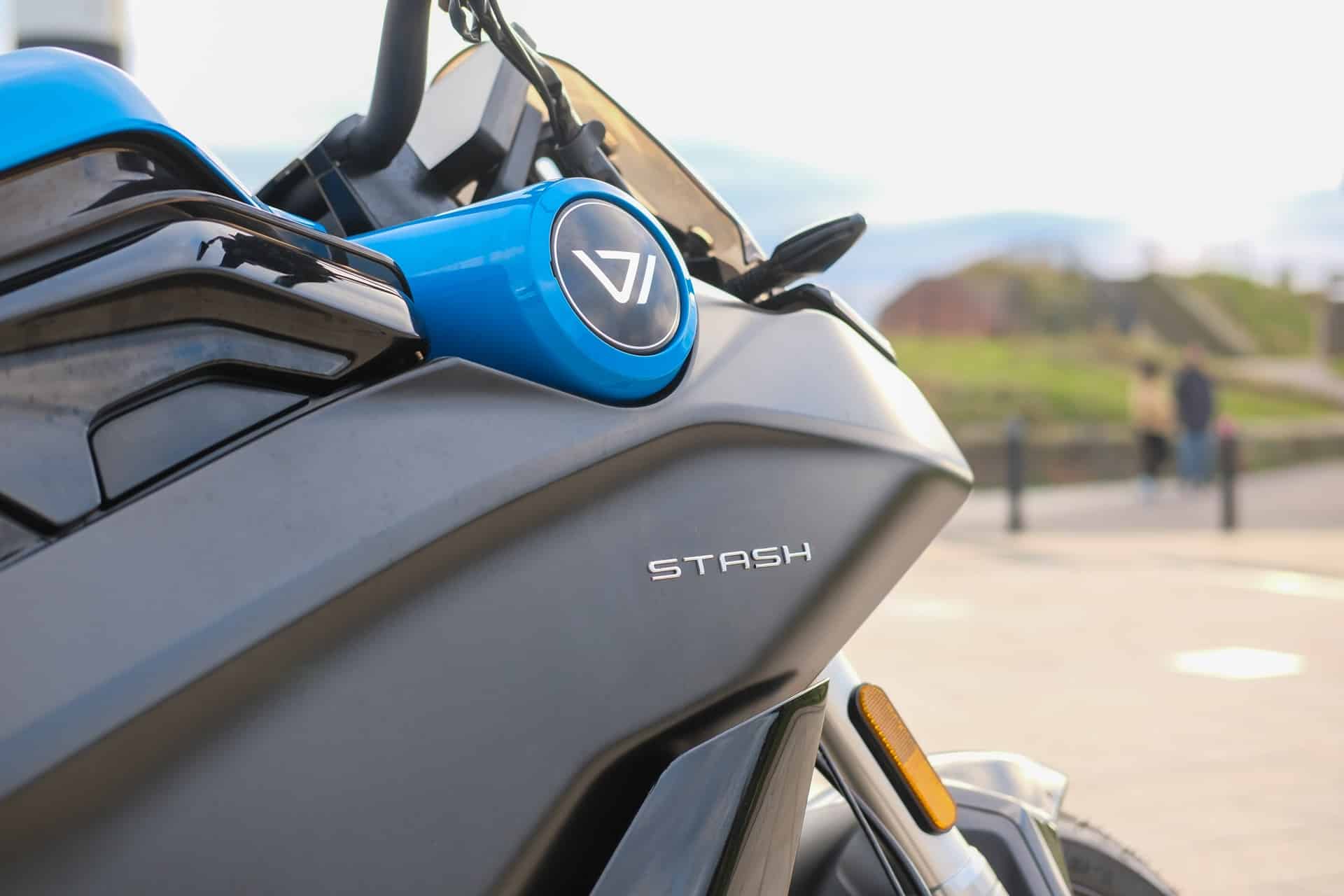 Vmoto presenta su nueva Stash, la moto eléctrica de estética futurista y deportiva pensada para el día a día