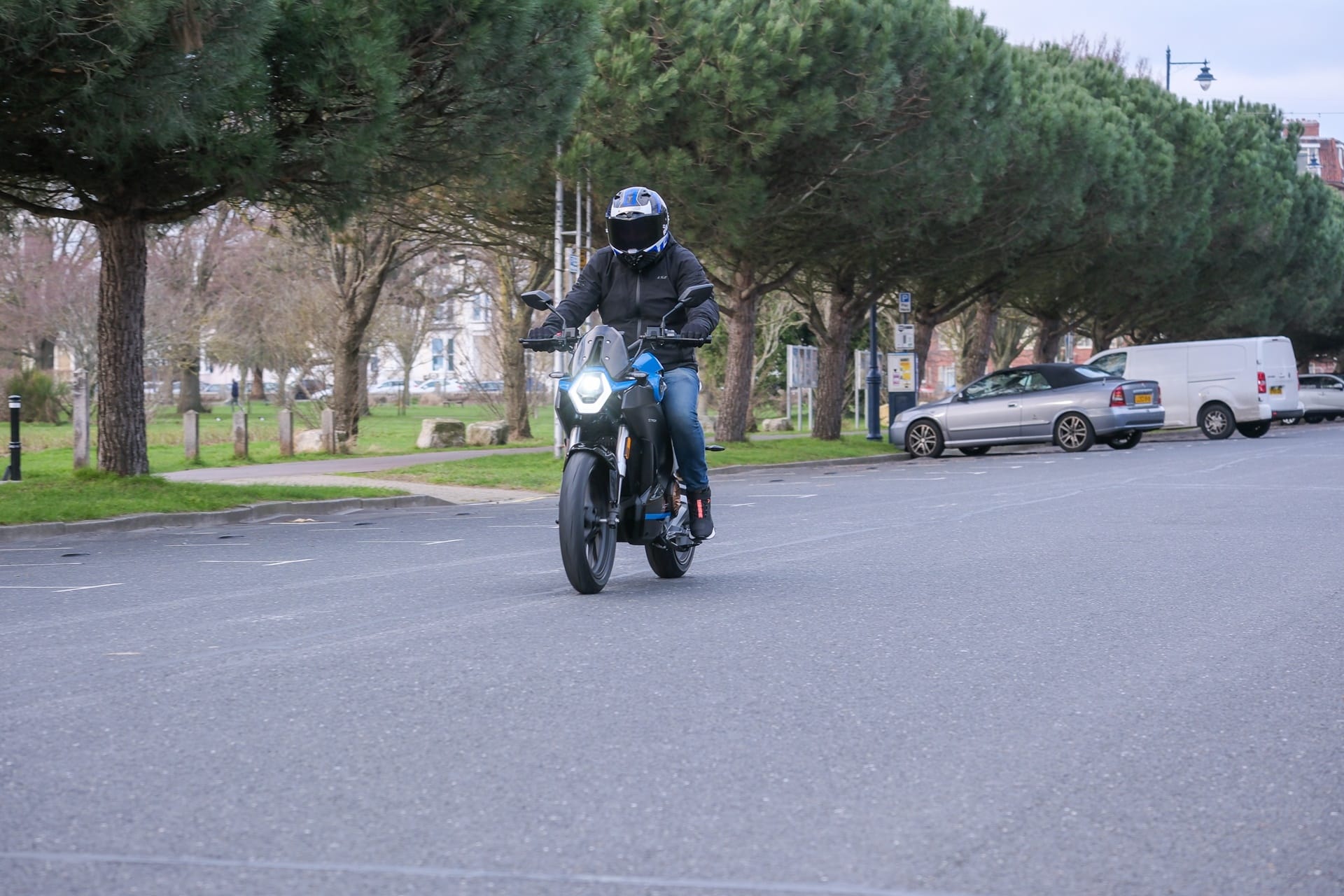 Vmoto presenta su nueva Stash, la moto eléctrica de estética futurista y deportiva pensada para el día a día