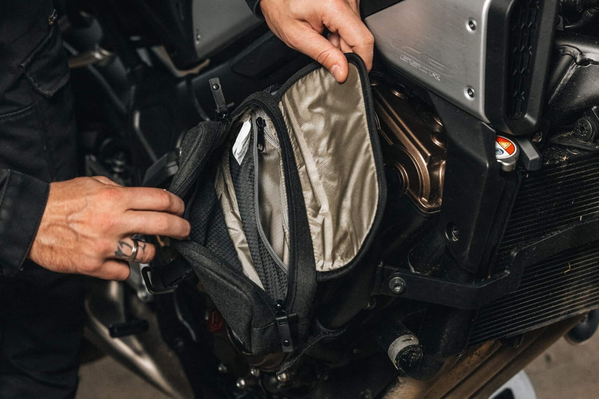 SW-Motech actualiza su línea Legend Gear para 2025 con la inclusión de nuevos materiales