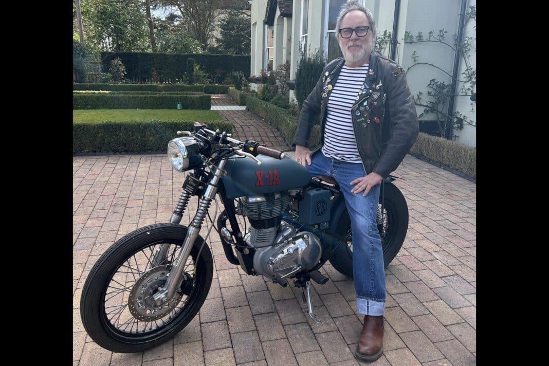 A subasta una Royal Enfield Bullet 500 y una Kawasaki W650 propiedad del conocido artista televisivo Vic Reeves