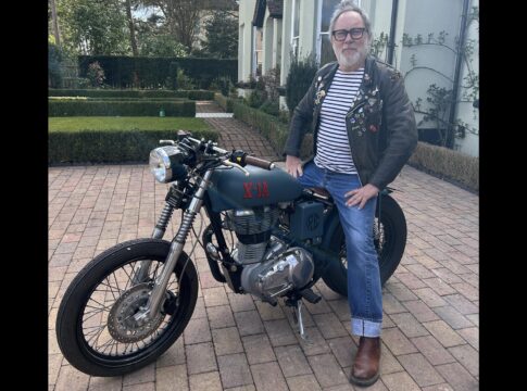 A subasta una Royal Enfield Bullet 500 y una Kawasaki W650 propiedad del conocido artista televisivo Vic Reeves