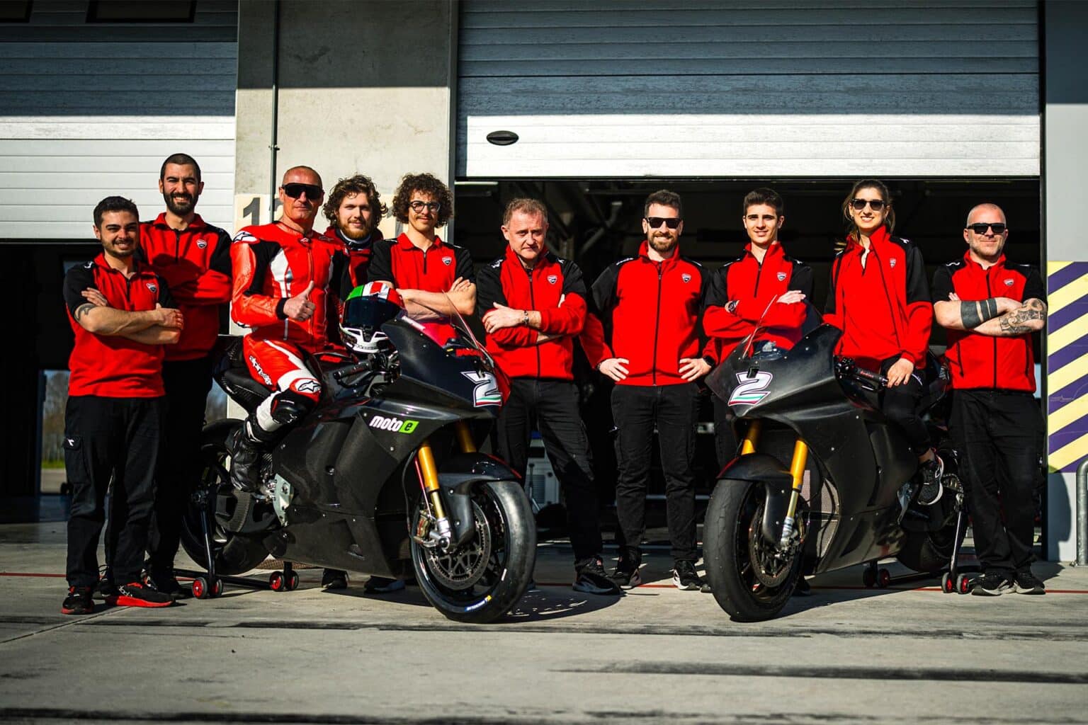 MotoE sube el nivel: Ducati presenta la V21L 2025 con mejoras en todos ...