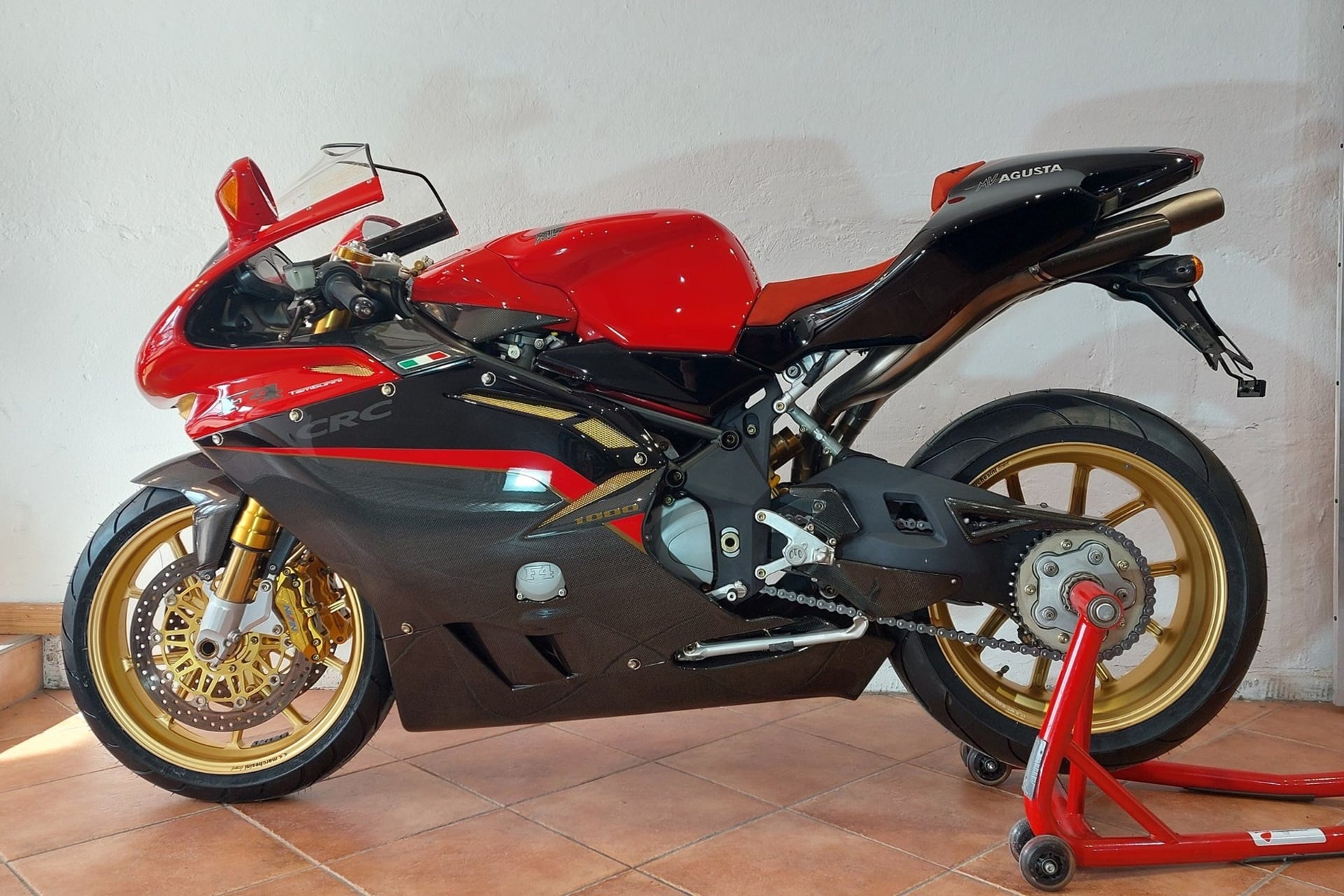 Si no puedes hacerte con una F4 1000 Tamburini tienes otra opción: Pedir que te fabriquen una réplica a medida