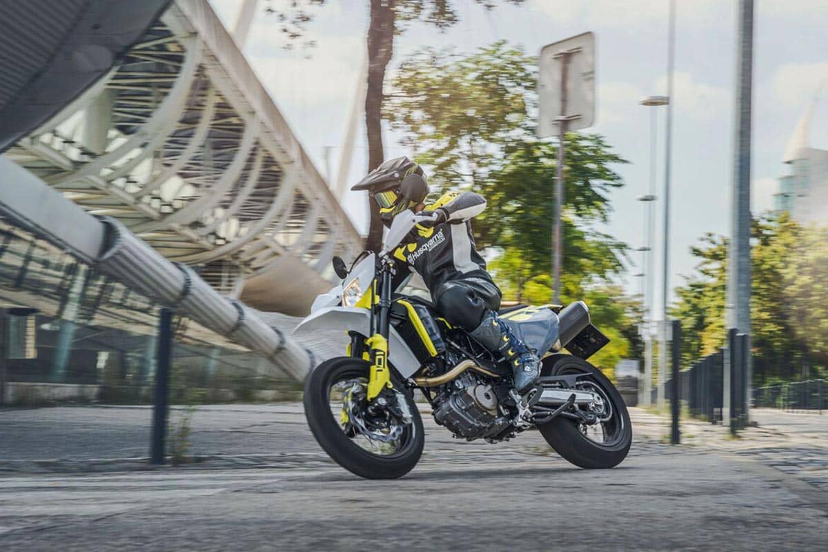 Otro de los modelos disponibles es la 701 Supermoto