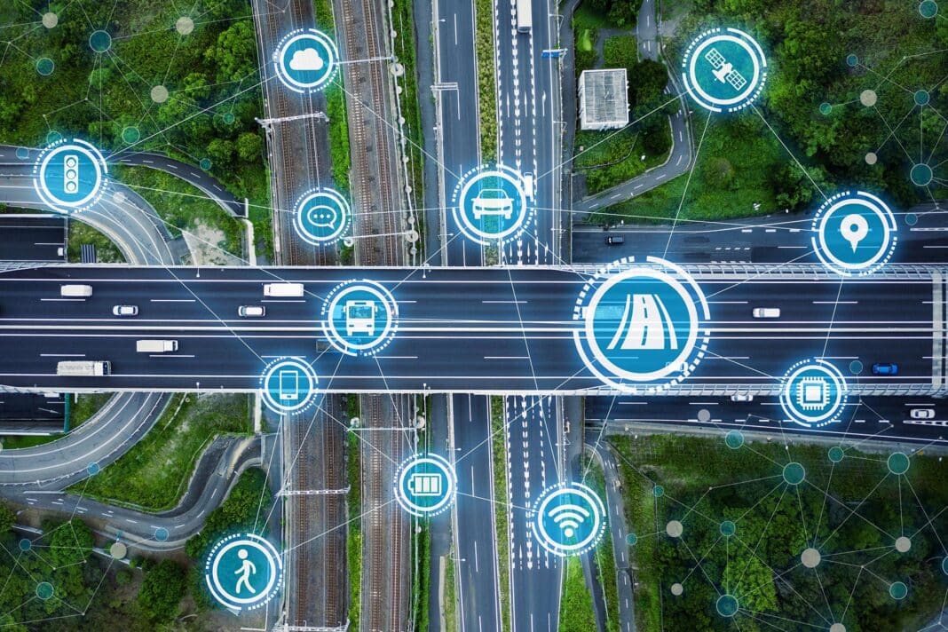 La inteligencia artificial decidirá si puedes correr o no: así funciona la primera autopista española con límite de velocidad variable