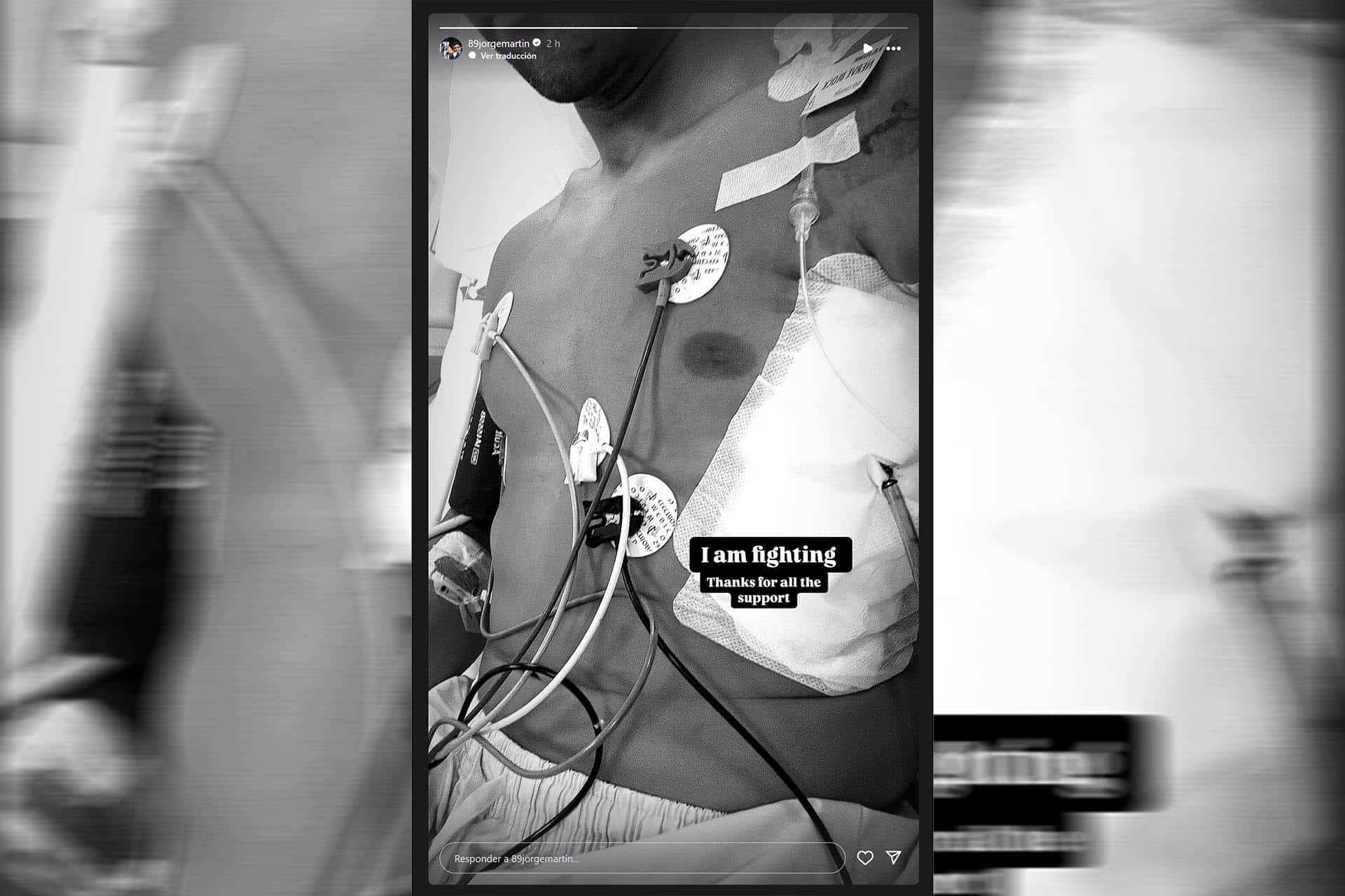 El madrileño ha subido varias fotos a sus perfiles desde el hospital