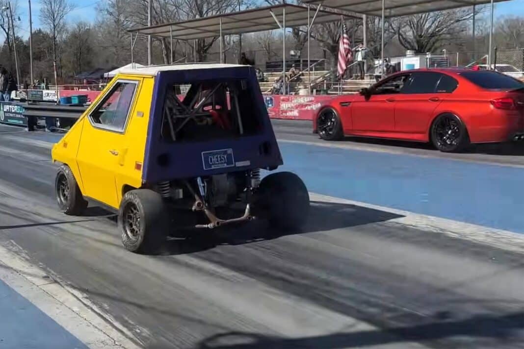 Miedo, eso es lo que da esta preparación de un microcoche con motor de Hayabusa