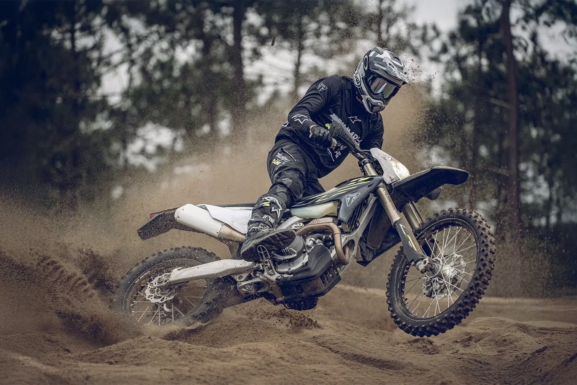 Triumph a punto de debutar en el Mundial EnduroGP 2025 con Galfer como patrocinador oficial