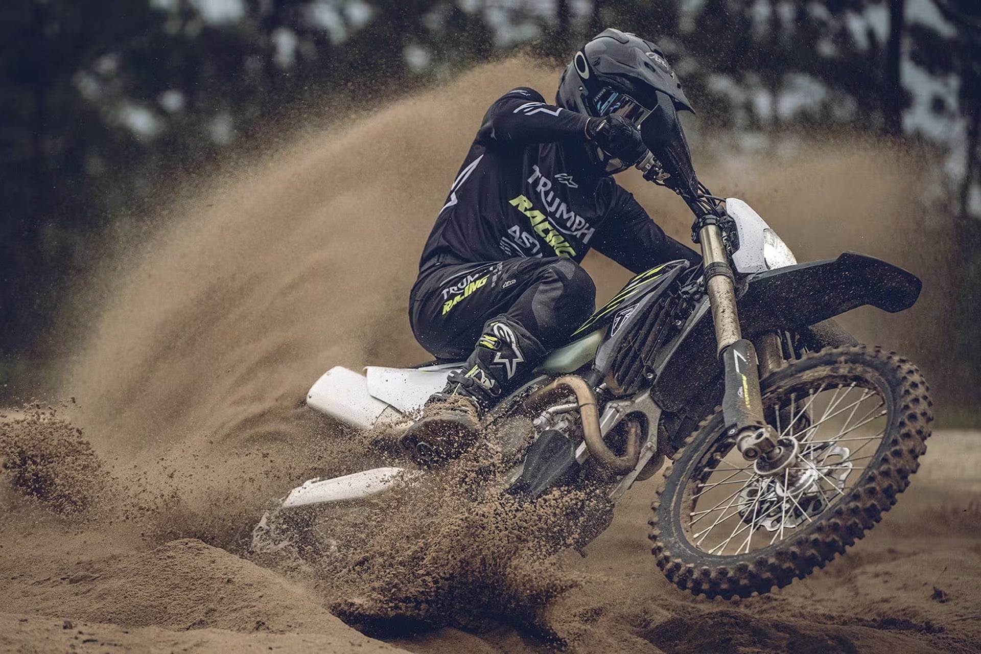 Triumph a punto de debutar en el Mundial EnduroGP 2025 con Galfer como patrocinador oficial